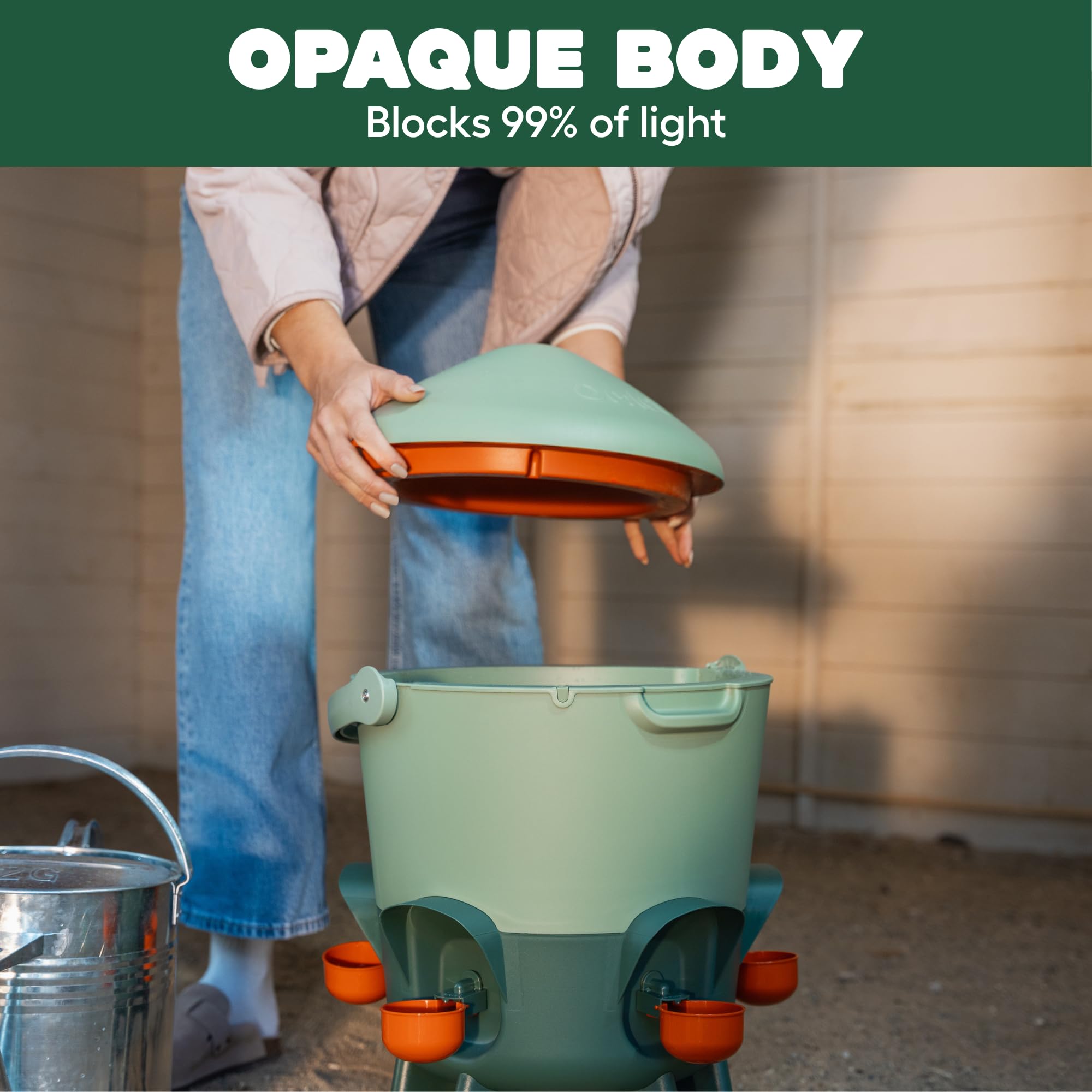 Omlet Abbeveratoio isolato per polli, 11 litri, dispenser automatico di acqua per polli, senza BPA, coperchio a cupola anti-rottura, include 5 tazze e capezzoli, verde salvia