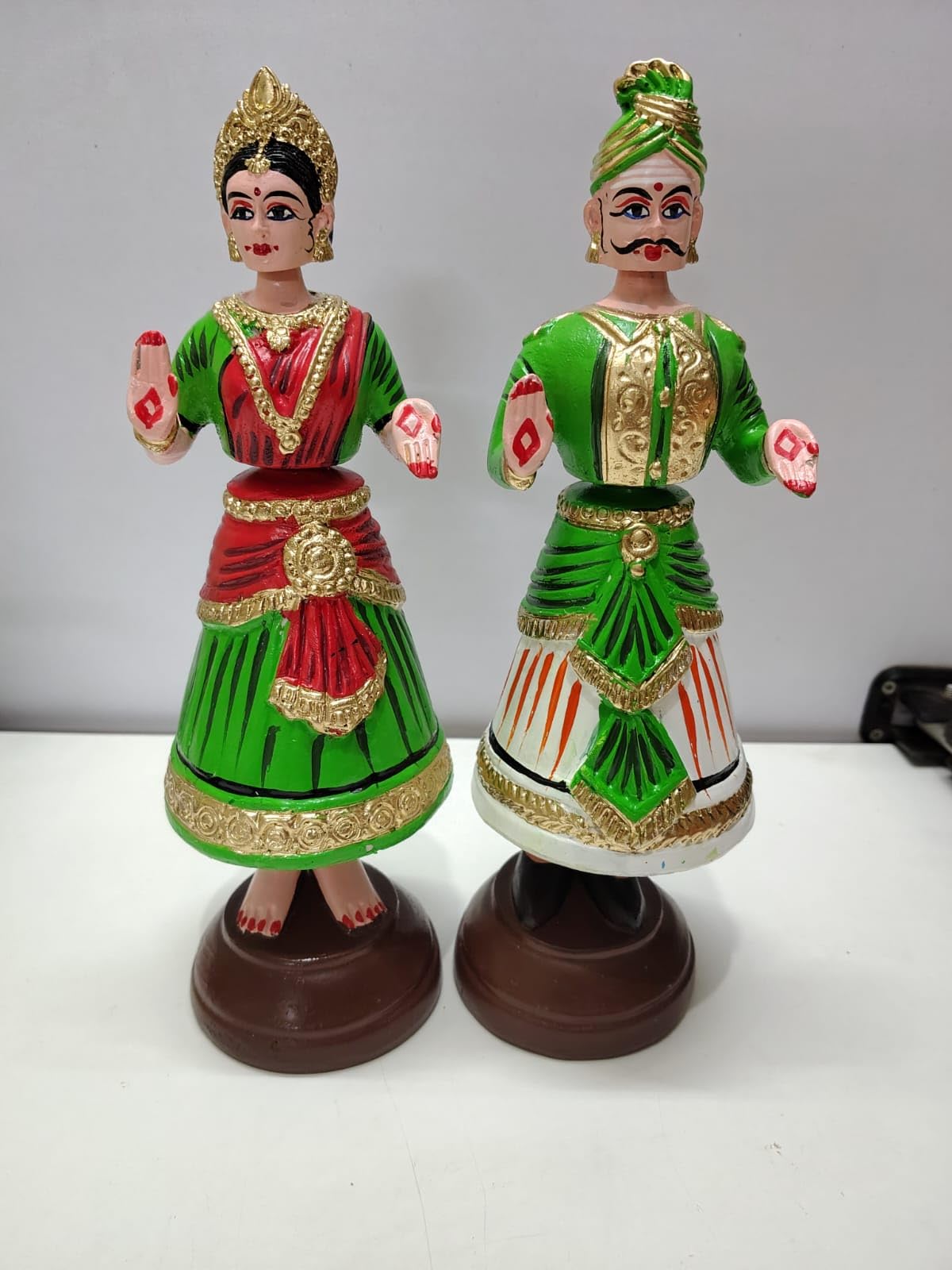 Thanjavur Dancing Doll (Raja Rani Pair) | 11 inches Thanjavur thalaiaati BommaI Green-RED (Green- RED)-image-7