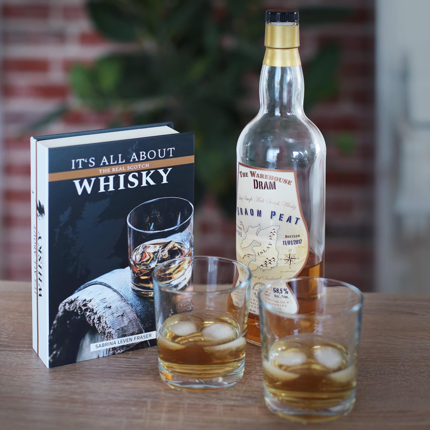 HMF 80701 Caja de libro, caja de caudales con camuflaje de libro con paginas de papel, "Whisky", 18,7 x 13 x 4,2 cm