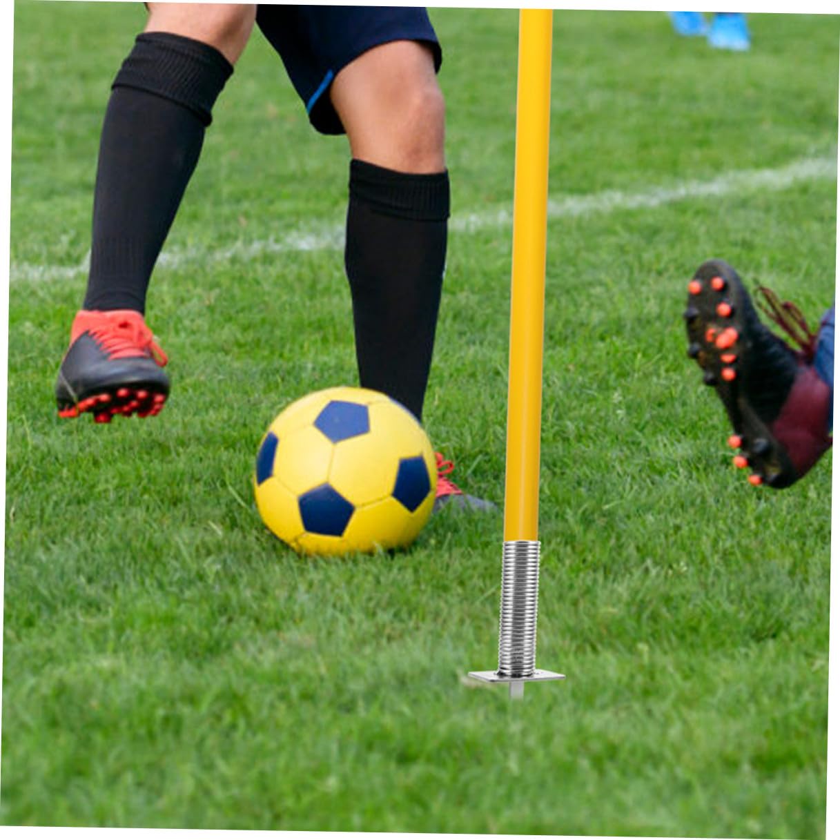 4pezzi Picchetti a Molla in Ferro per Attrezzatura Calcio, Base Angolare Fissaggio per Bandierina, Portatile e Antiribaltamento, per Allenamento su Prato o Campo Sintetico