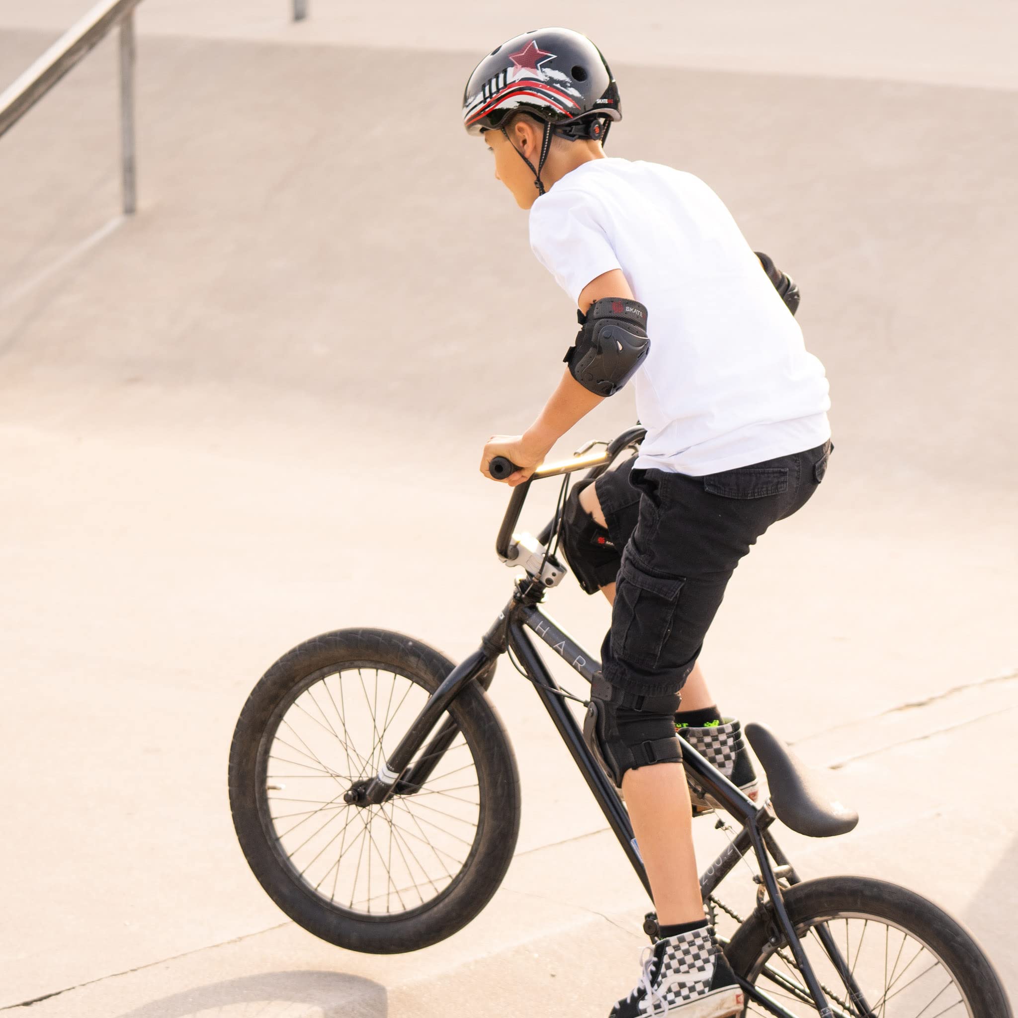 SKATEWIZ Casque Velo Enfant - Développé par Le Fabricant Allemand en 12 Designs sympas - Casque Trotinette, Skateboard, BMX, Roller-Casques pour Enfants extrêmement légers