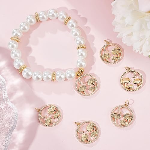 Miniatura 4 de Beebeecraft 1 caja, 6 dijes de hongo de circonita cúbica chapados en oro de 18 quilates, redondos planos con hongos colgantes con anillo de salto