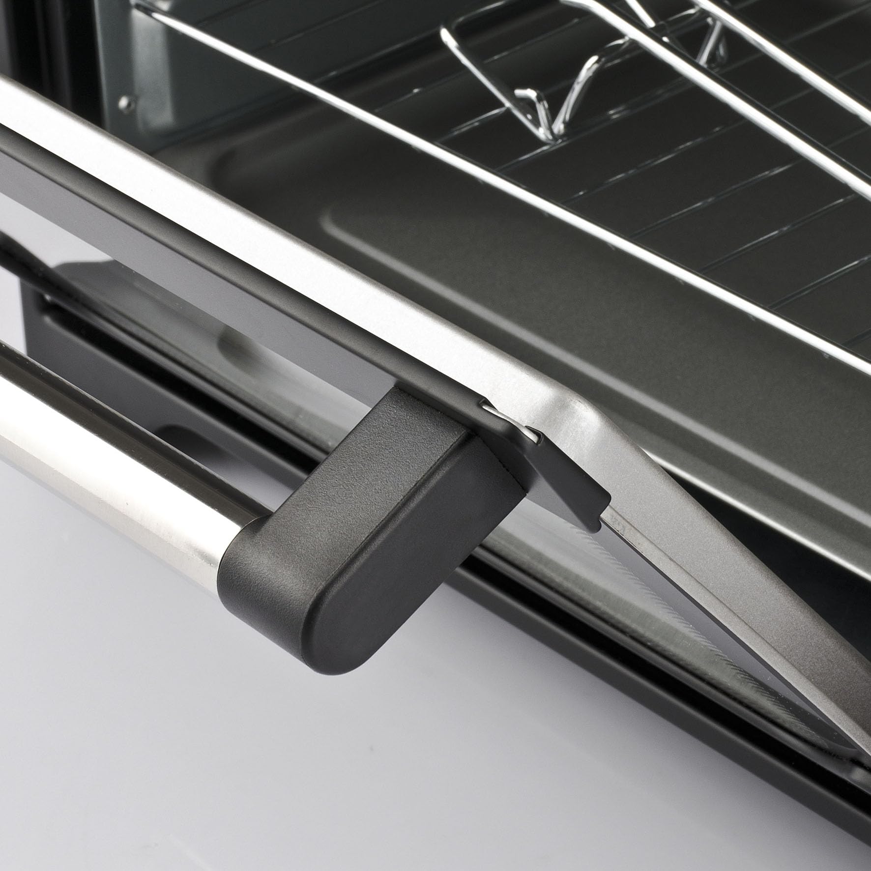 Girmi FE30 Forno Elettrico 1600 W Ventilazione Luce interna Timer Termostato regolabile 230° 4 resistenze Griglia Inox Nero Rosso