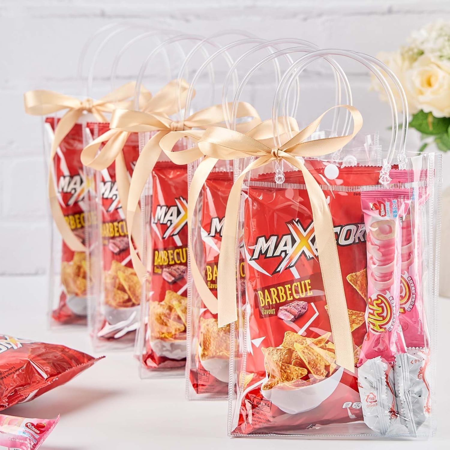 mauproy Paquete de 50 bolsas de regalo de plástico transparente con asas, bolsas de recuerdo de fiesta con cintas y etiquetas, bolsas de regalo reutilizables para bodas, baby shower (6.7 x 9.1 x 2.8