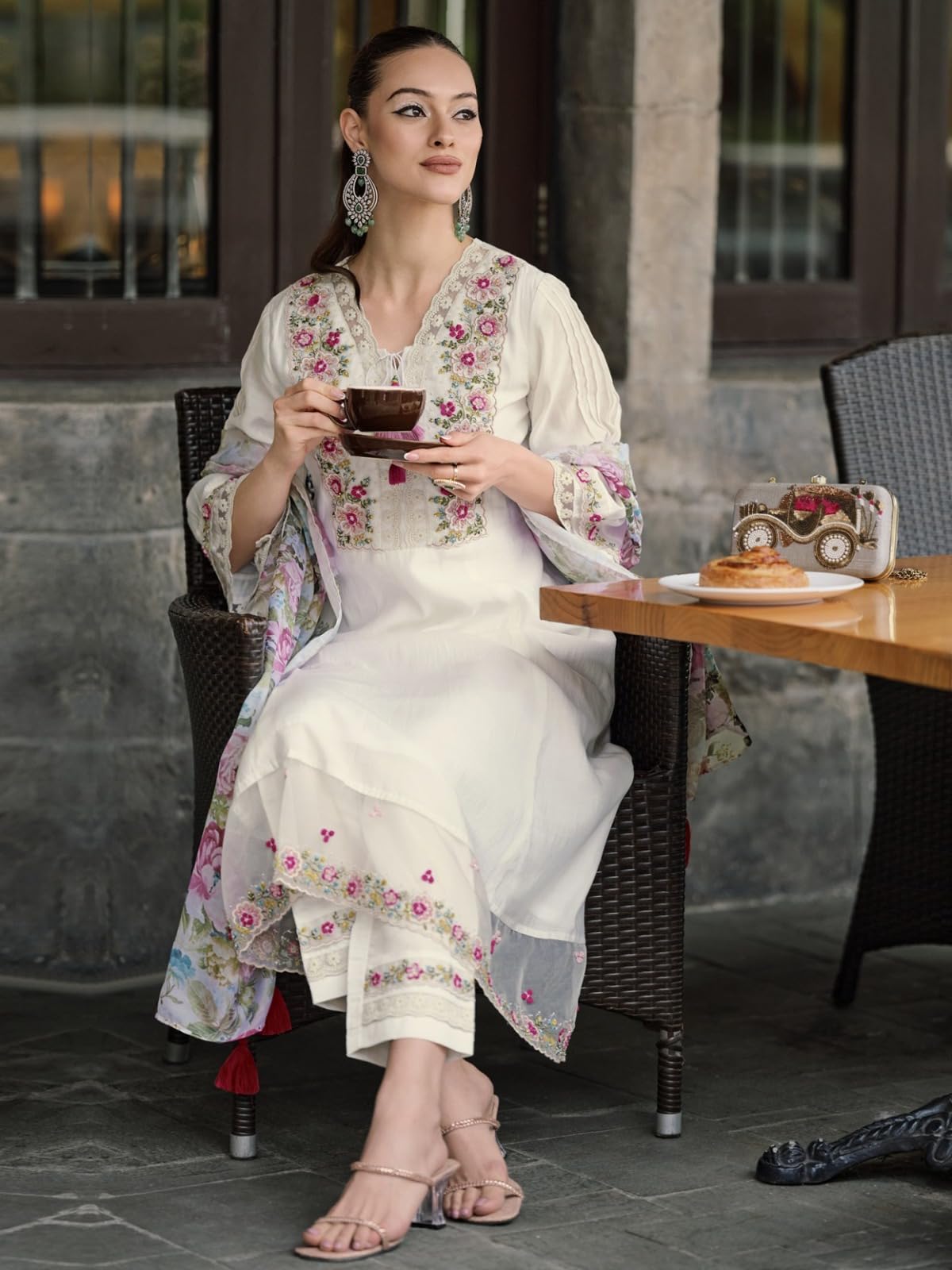 Kurti svasato da donna con ricamo Zari e Dupatta floreale - Set etnico da 3 pezzi