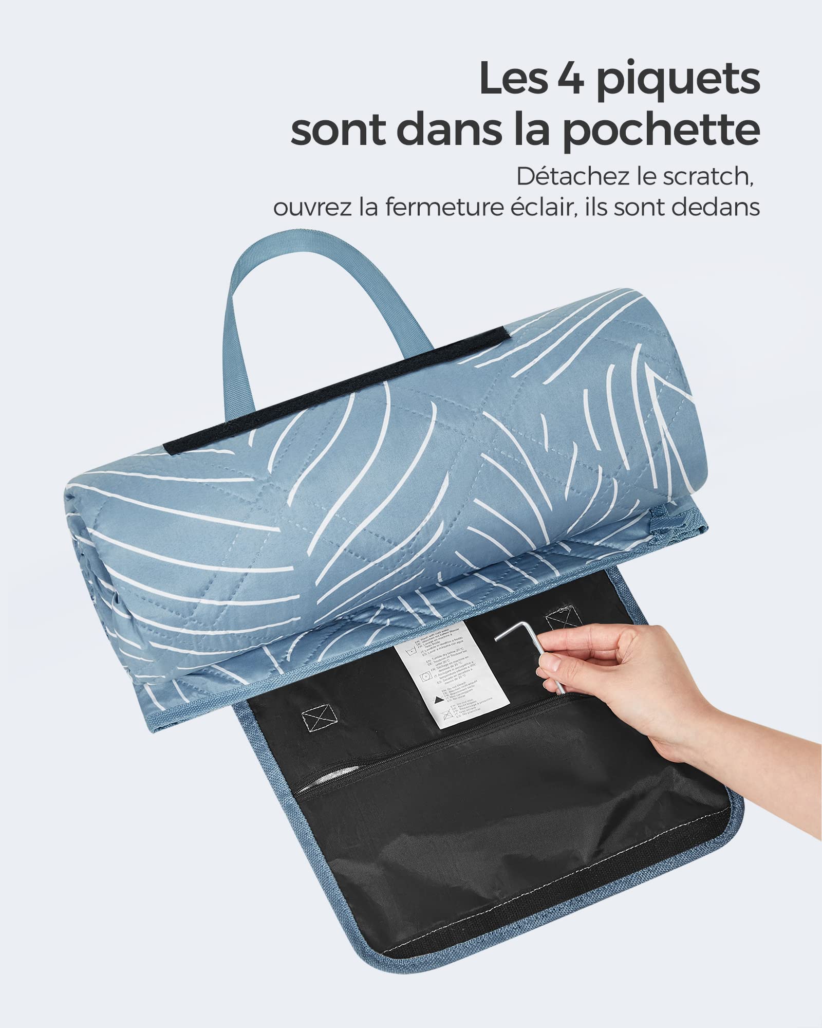 SONGMICS Couverture de Pique-Nique, 200 x 200 cm, avec 4 Piquets de Sol, Grand Tapis, pour Camping, Parc, Jardin, Plage, Hydrofuge, Lavable en Machine, Pliable, Motif Feuilles et Bleu Clair GCM010Q02