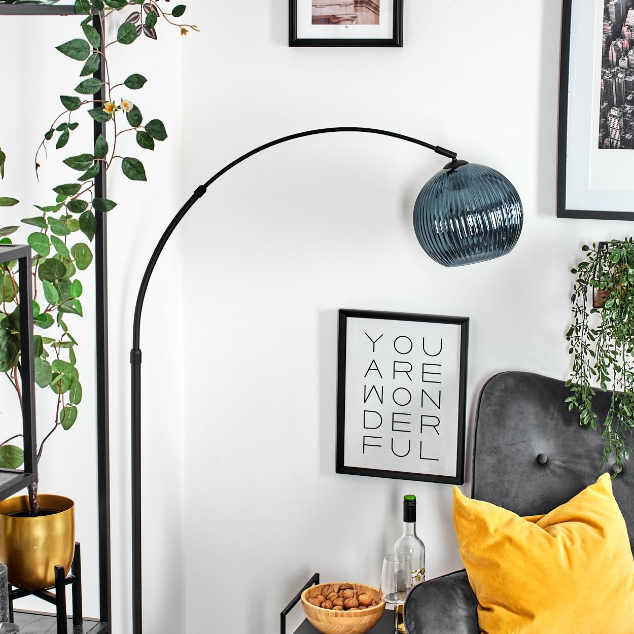 HOFSTEIN Lampadaire Koyoto, en métal/verre ondulé noir/bleu avec pied en marbre, lampe réglable au design rétro (abat-jour Ø 25 cm), interrupteur au pied, E27, salon, chambre à coucher, couloir