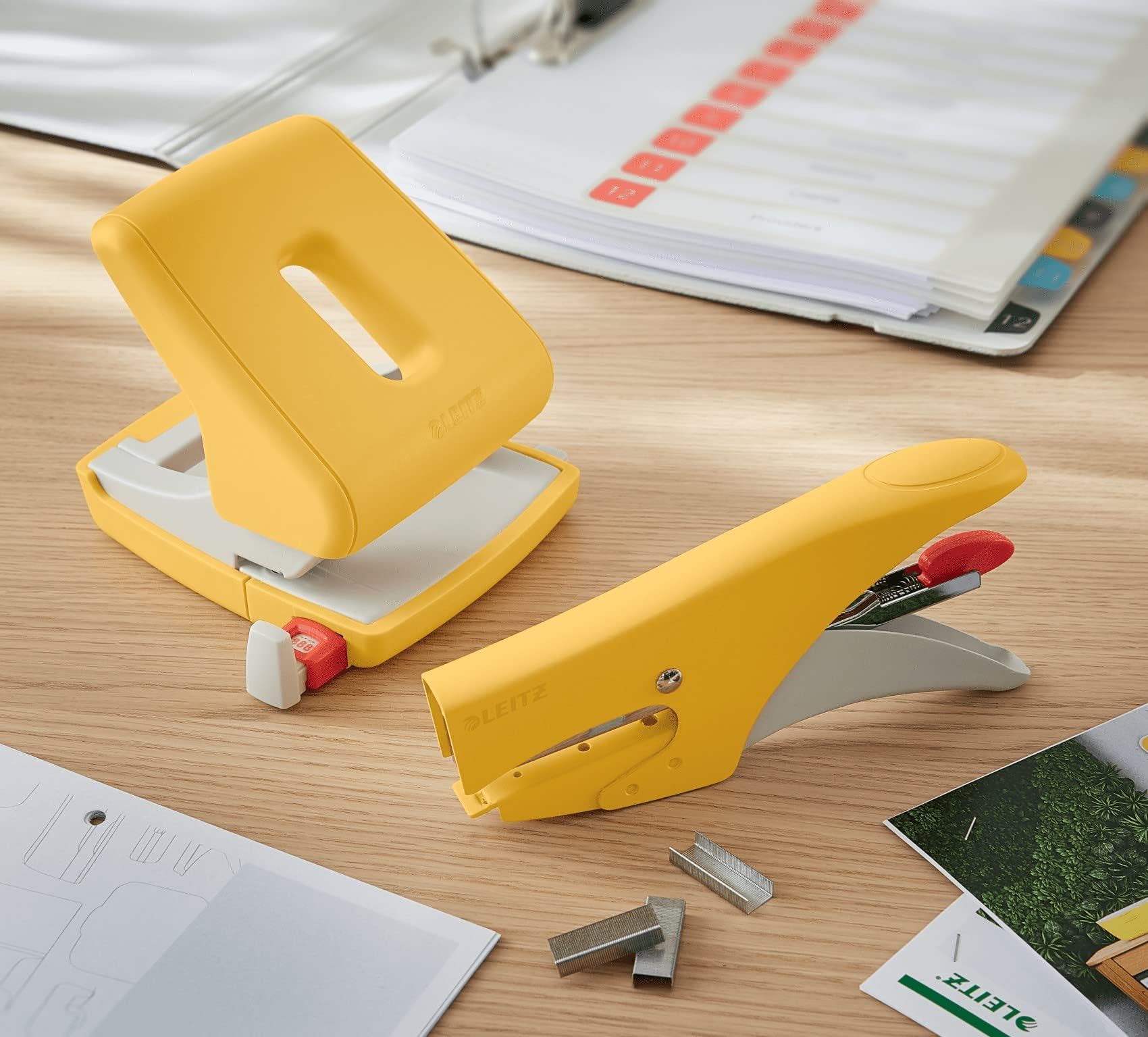 Leitz Cucitrice a Pinza, Capacità fino a 15 Fogli, Caricamento Posteriore, Include Punti P2 (No. 10), Gamma Cosy, 56450019, Giallo (Caldo)