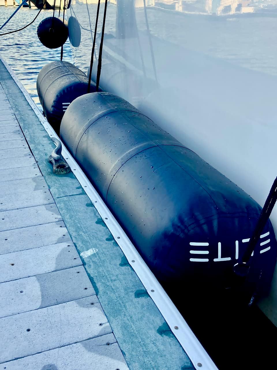 Heavy-Duty Inflatable Boat Fenders for Boats Yachts Sailboats Docks [Round Fenders]