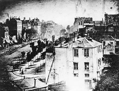 Daguerrotipo 1838 Ndaguerrotipo Hecho En 1838 Por Louis-Jacques-Mande Daguerre De Un Bulevar De París La Primera Fotografía Para Mostrar A Un Ser