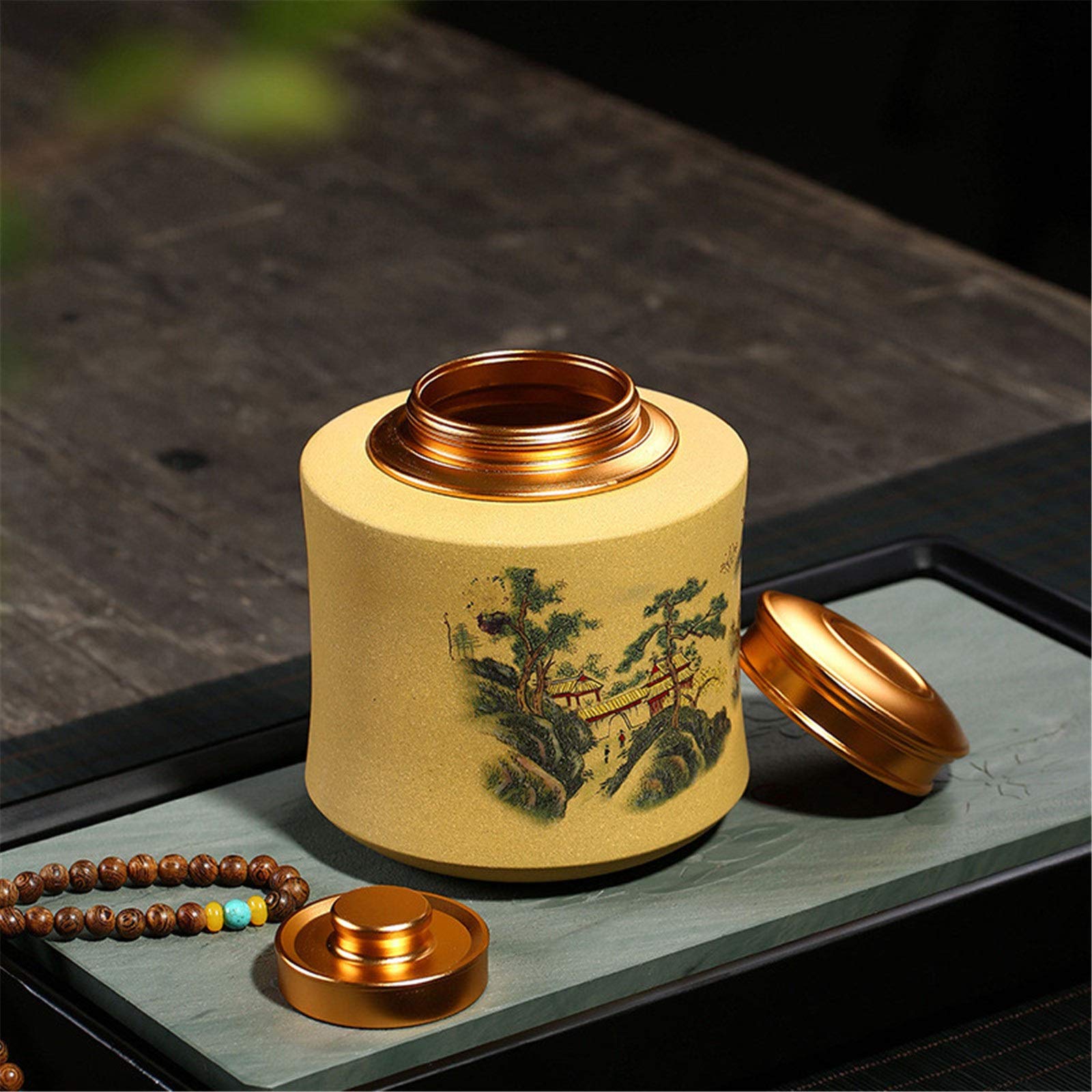 陶器製の装飾的な容器