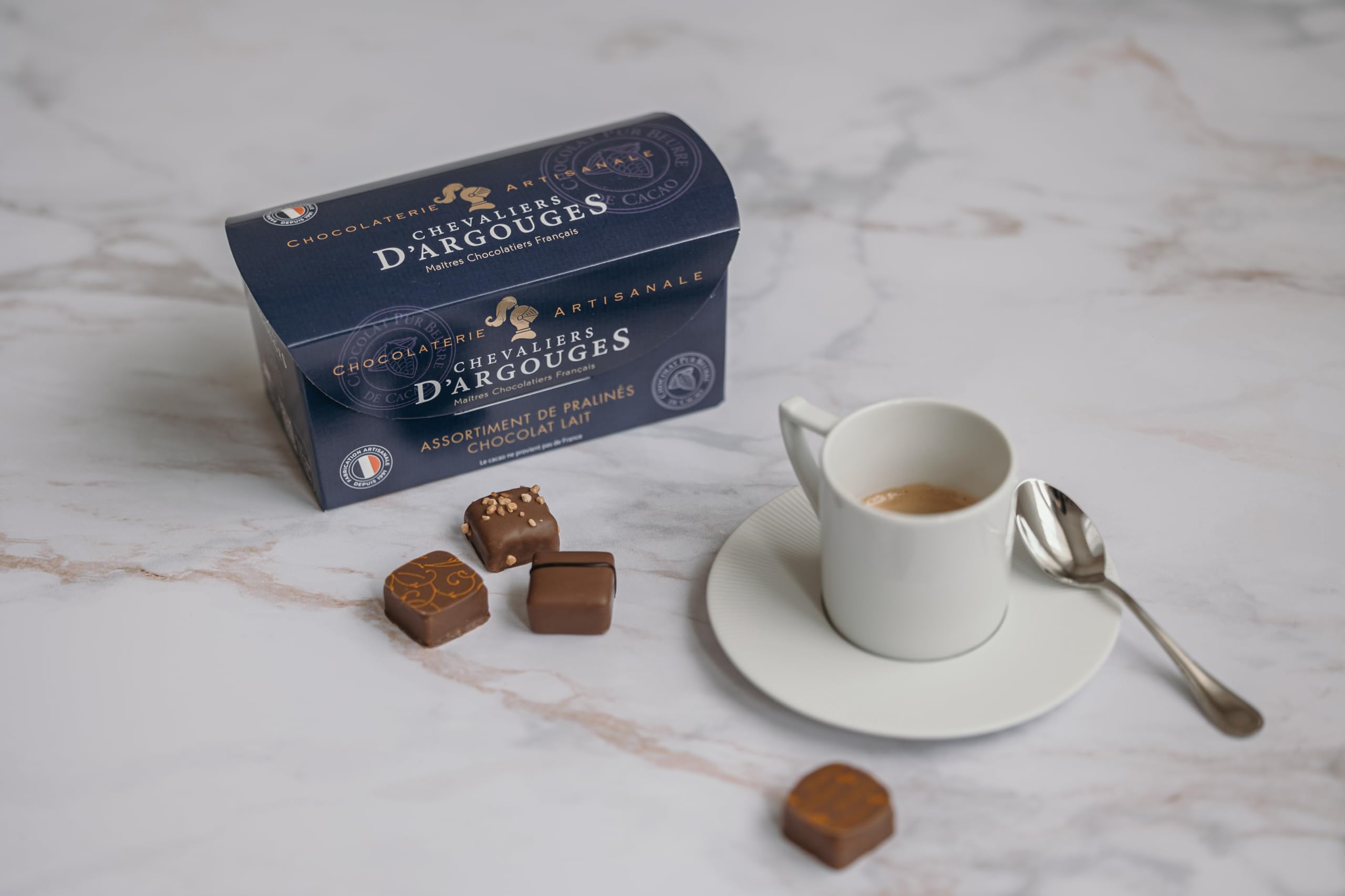 CHEVALIERS D'ARGOUGES Maîtres Chocolatiers Français - Assortiment de pralinés chocolat lait 33% - Ballotin Dégustation 185g