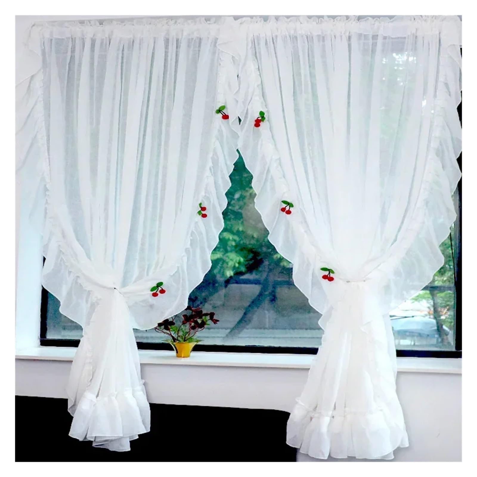 Rideaux voilages de cuisine en dentelle cerise pour un style bistrot shabby chic vintage