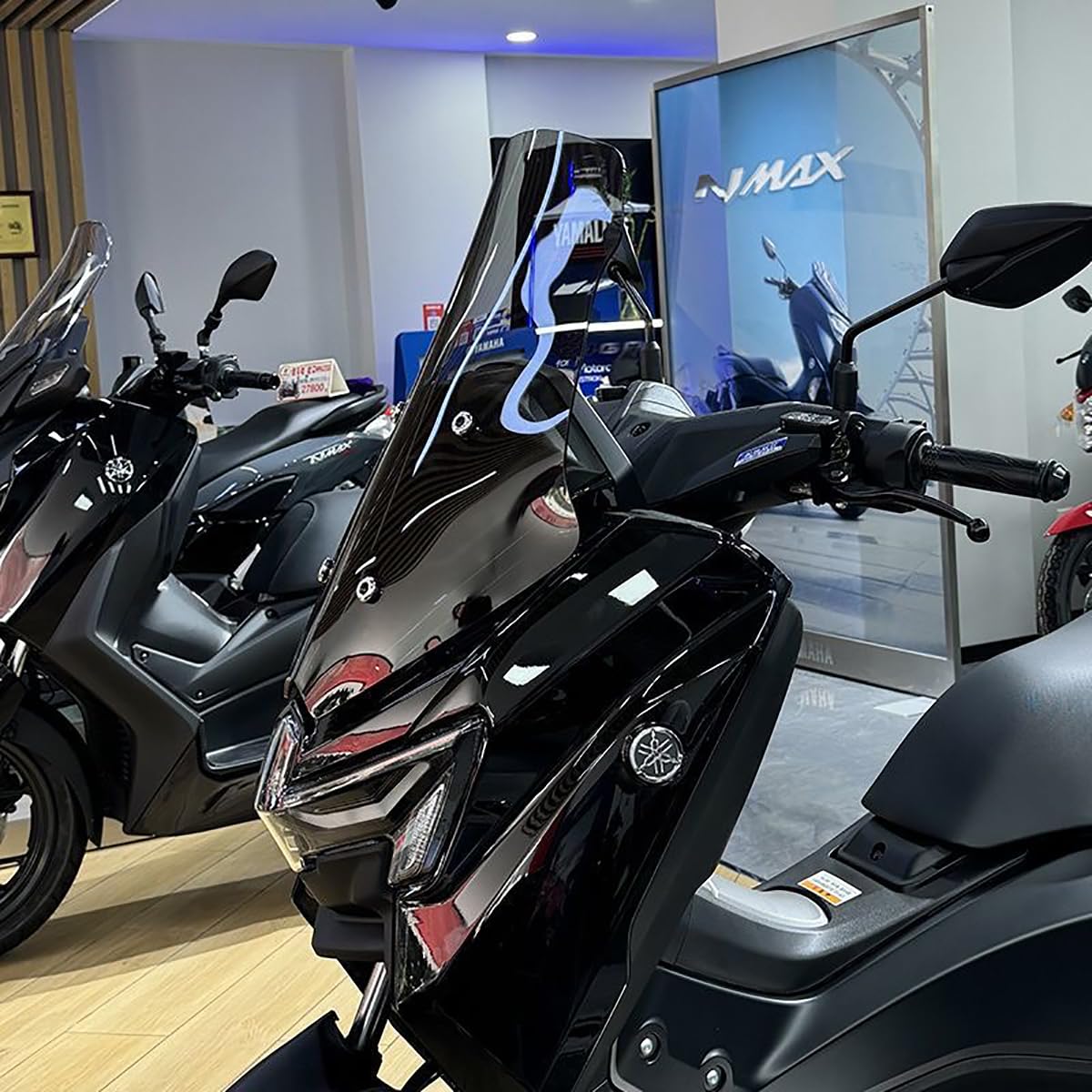 Amazon | NMAX用ロングスクリーン(スモーク)2025年国内モデルに対応