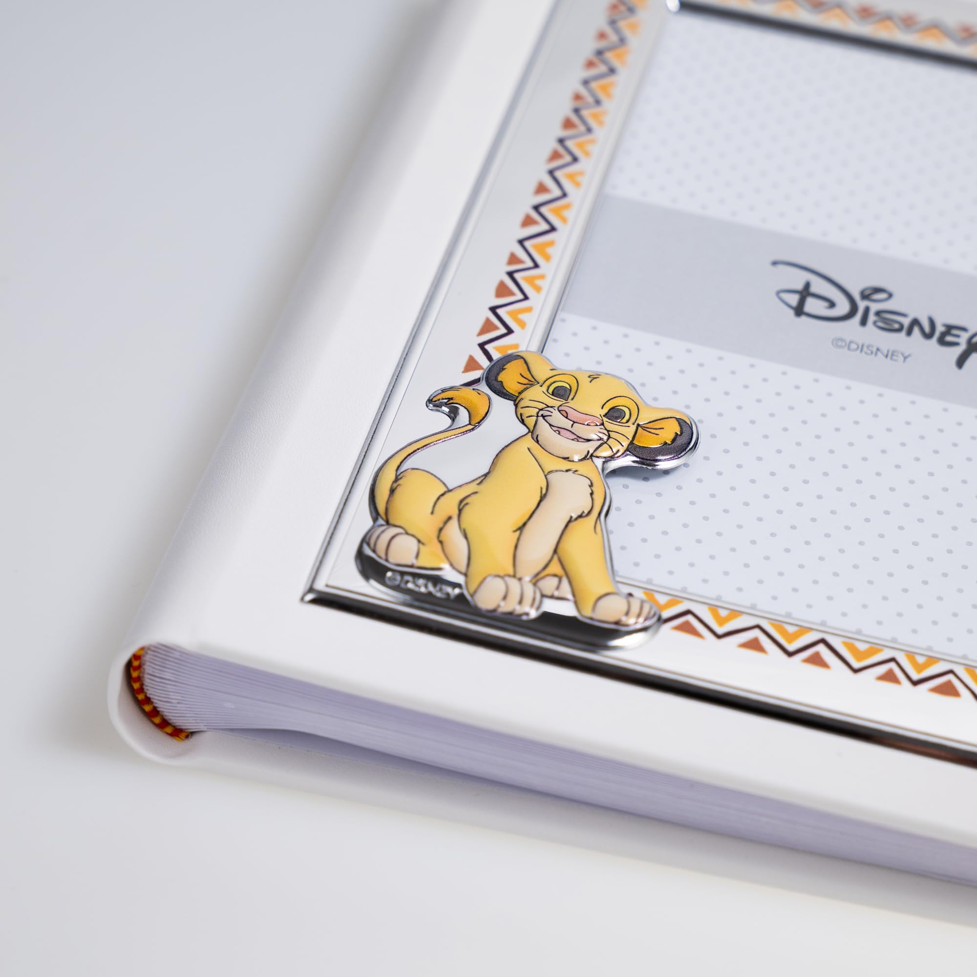 VALENTI & CO. Disney Baby – Król Lew Simba – Album fotograficzny dla dzieci ze srebrnym uchwytem na zdjęcie na prezent na chrzest noworodka lub urodziny dla dzieci