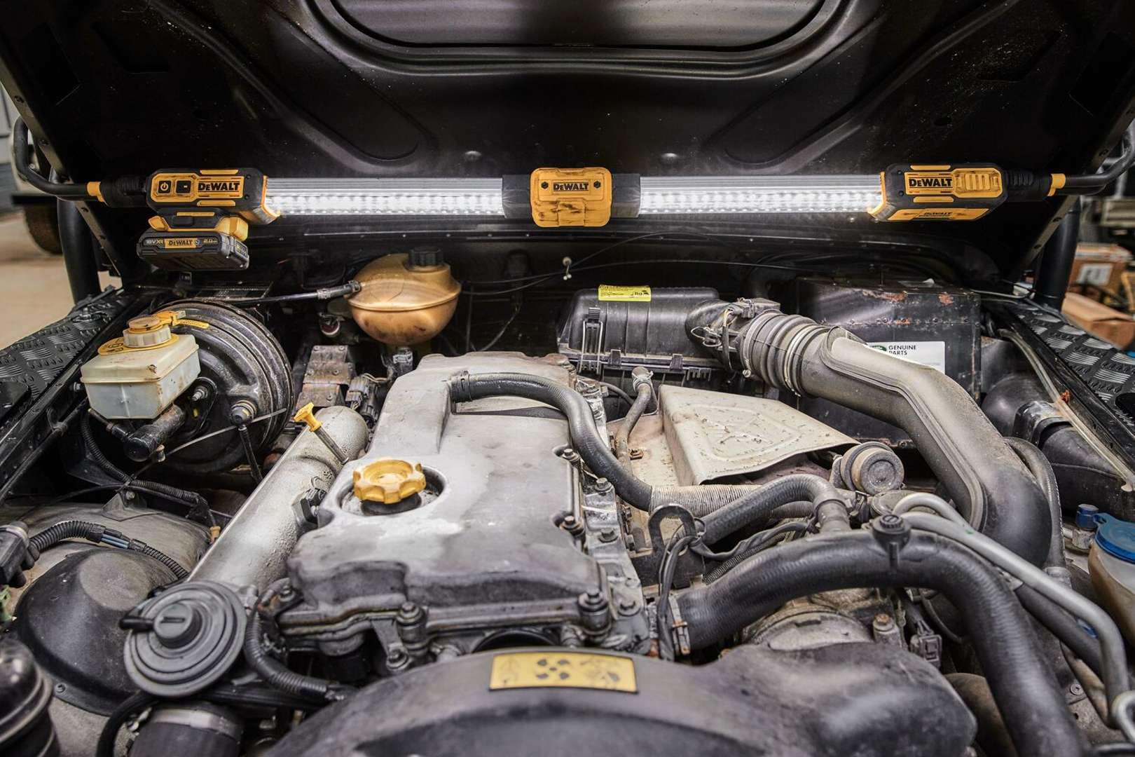 DEWALT DCL045-XJ Lampada sottocofano senza batteria senza ricaricatore
