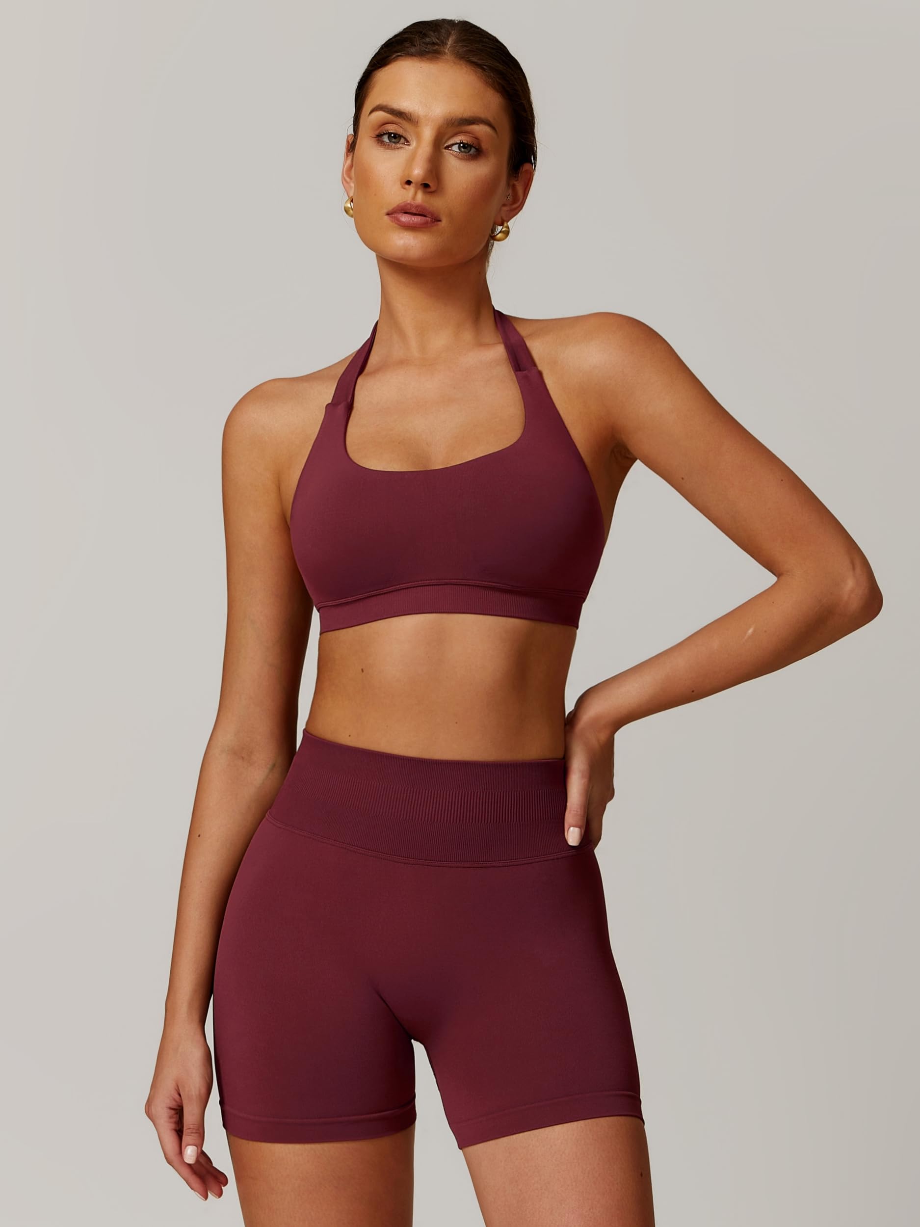 ABOCIW Conjunto de entrenamiento sin costuras para mujer, 2 piezas, brasier deportivo con tirantes halter, pantalones cortos para gimnasio, yoga