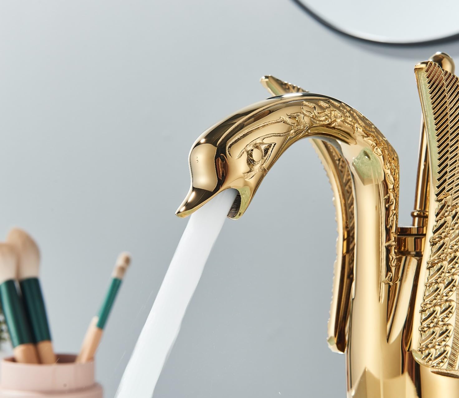 Ari Grifo de lavabo SWAN para lavabo, cuerpo de latón, válvula de cerámica, aireador integrado, montaje de un solo orificio, diseño cisne (dorado, alto)