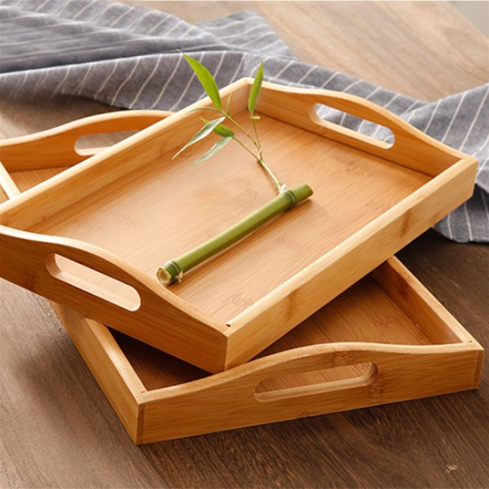Plateau de petit déjeuner en bambou – Plateau de service pour café, thé et boissons – Décoration d'intérieur élégante et accessoire de cuisine (petite taille)