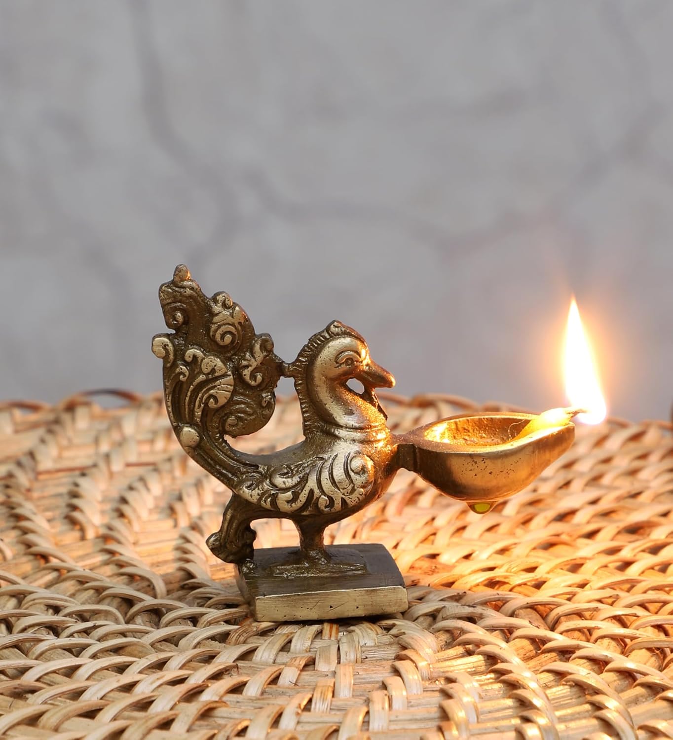 Amazon Brand – Umi Brass Peacock Design Deepak, Brass Oil Lamp – Traditional Indian Decorative Diya offers donot miss