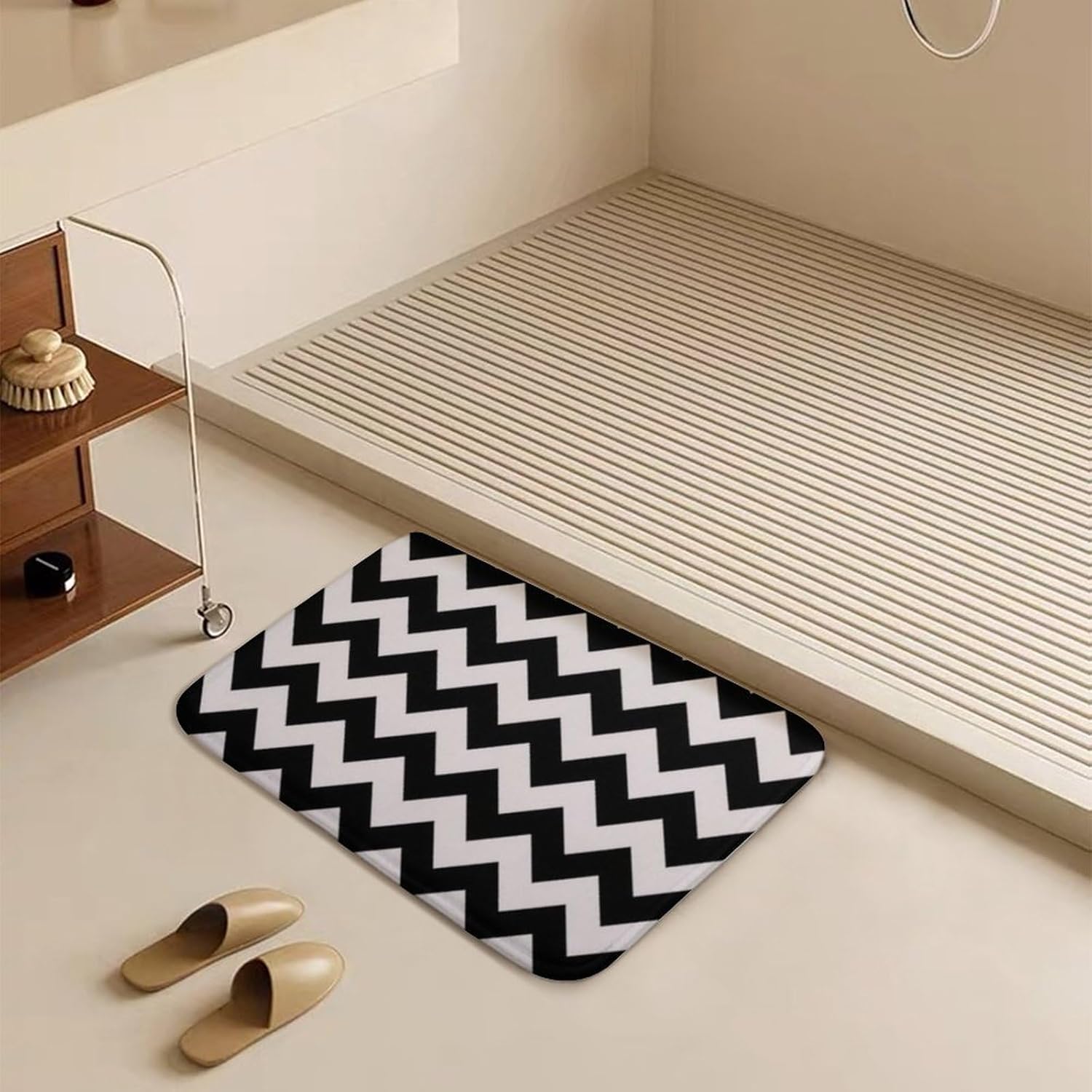 Black and White Chevron Pattern Print Bathroom Rugs, Non Slip & Absorbent Bath Mat Carpets for Bathroom, Entryway or Sink 20" x 32"