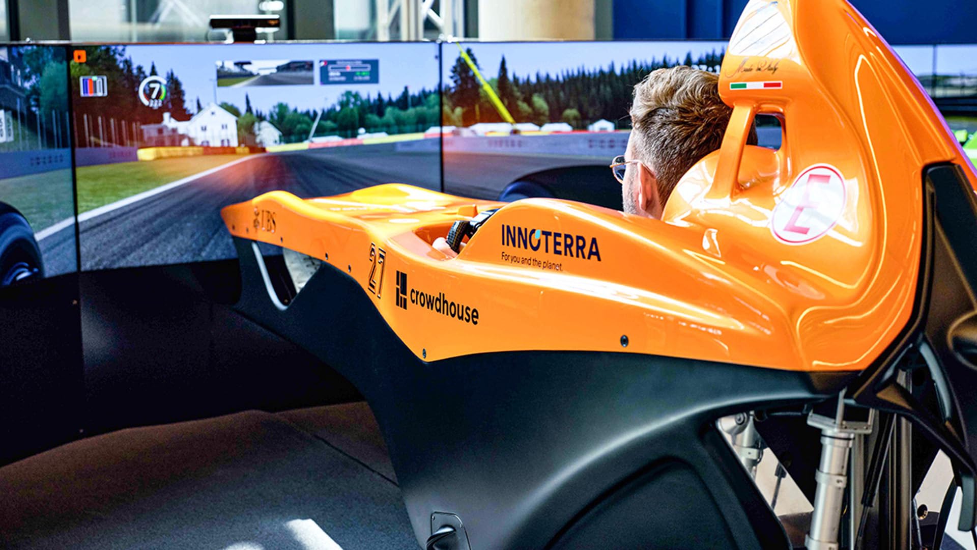 JOCHEN SCHWEIZER Geschenkgutschein: Formel Simulator München (30 Min.)
