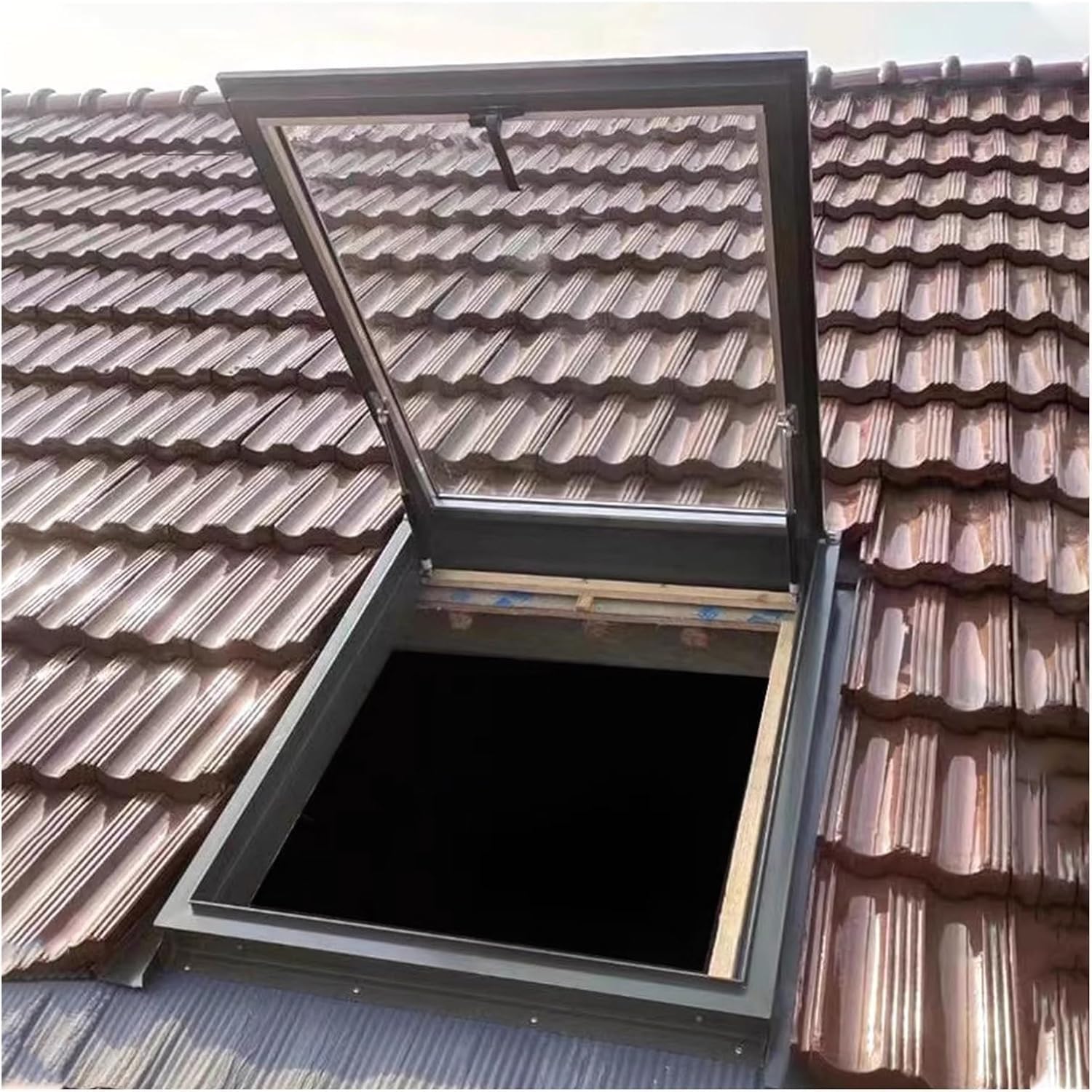 Juskaqzyi One Color Skylight Skylight Roof Window Aluminum Egress Skylight Cover With Tempered Glass Flat Roof Lighting Well Window For Loft Attic(68 * 88Cm)