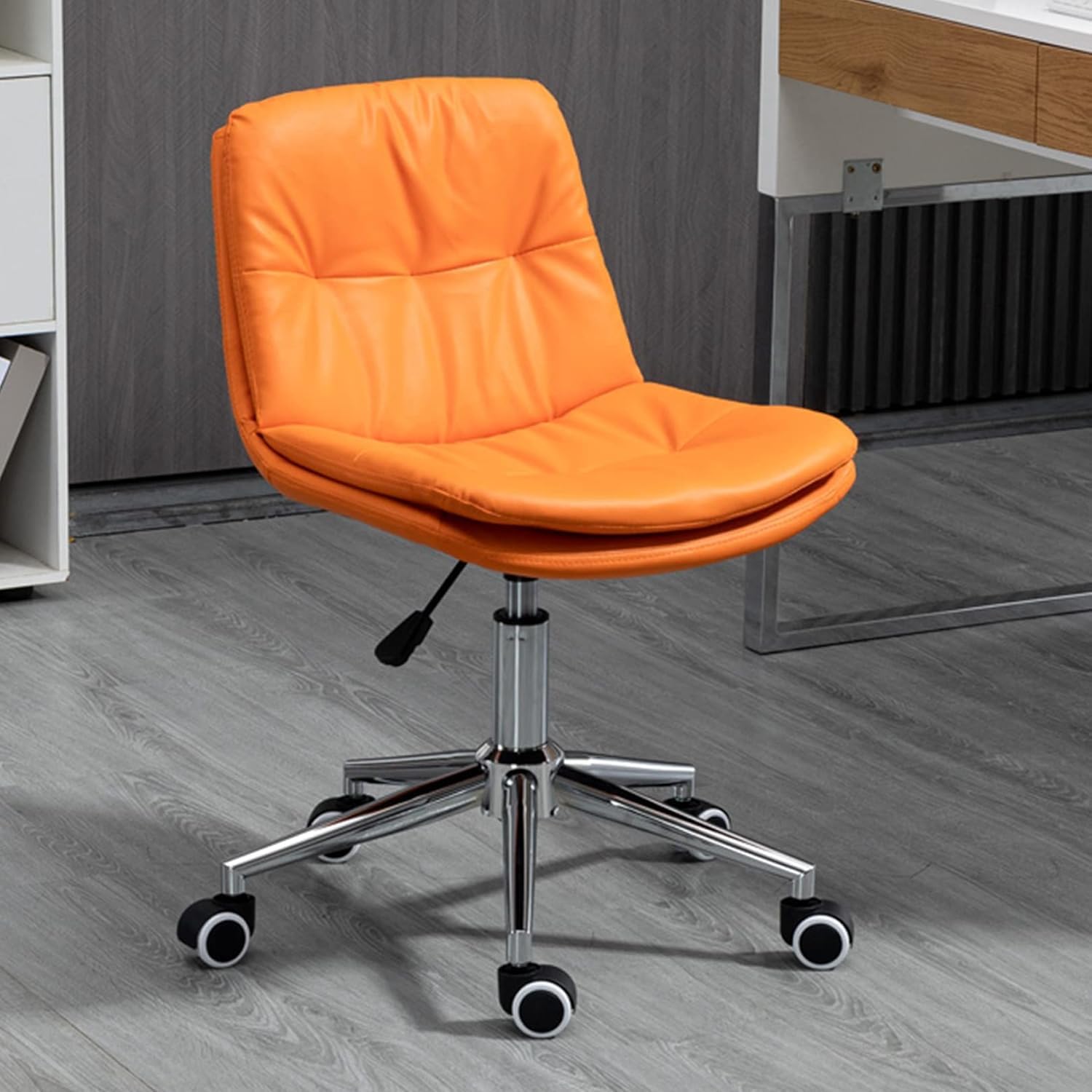 Chaise de bureau à domicile pivotante sans accoudoirs pour petit espace