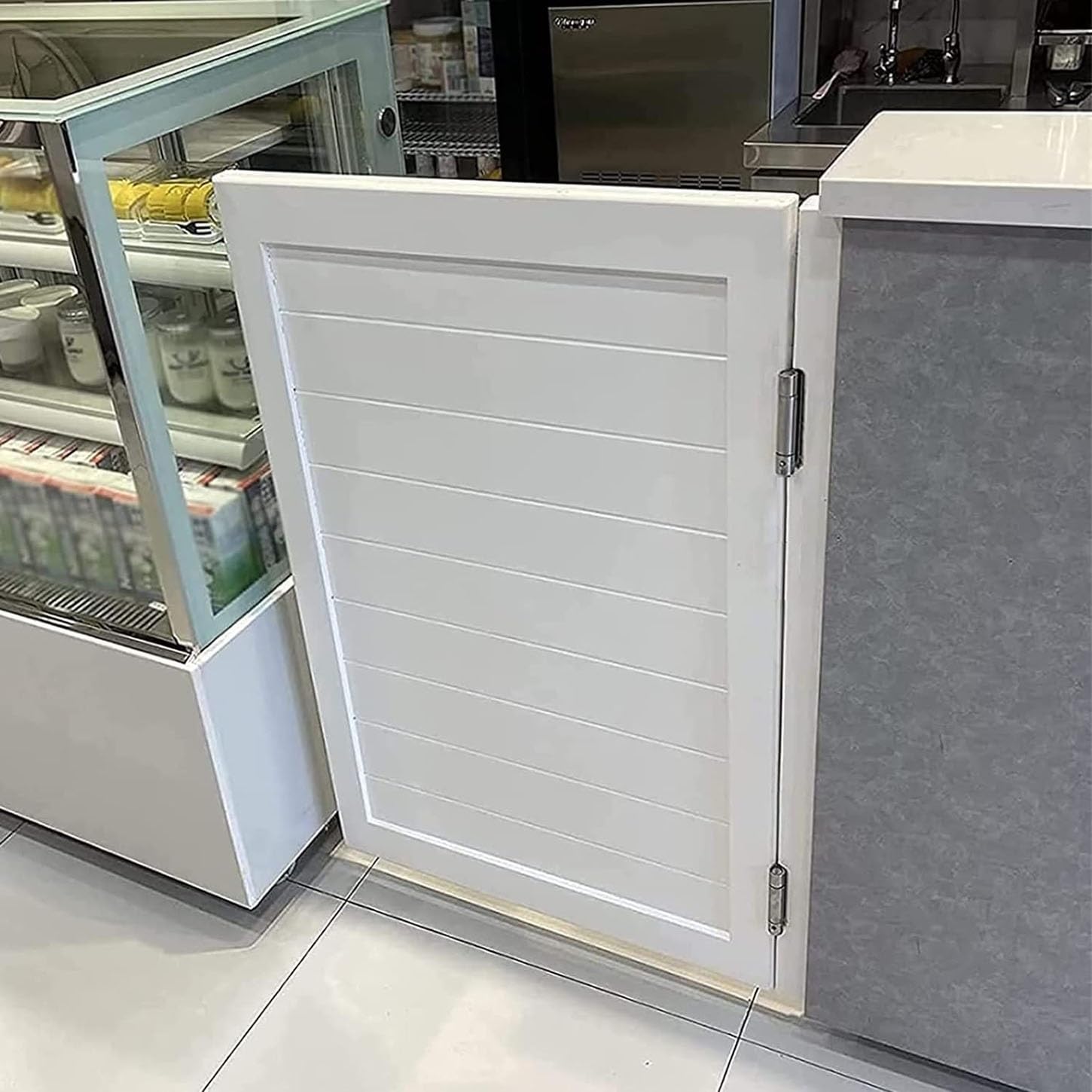 Porte de salon en bois avec charnières à fermeture automatique blanche