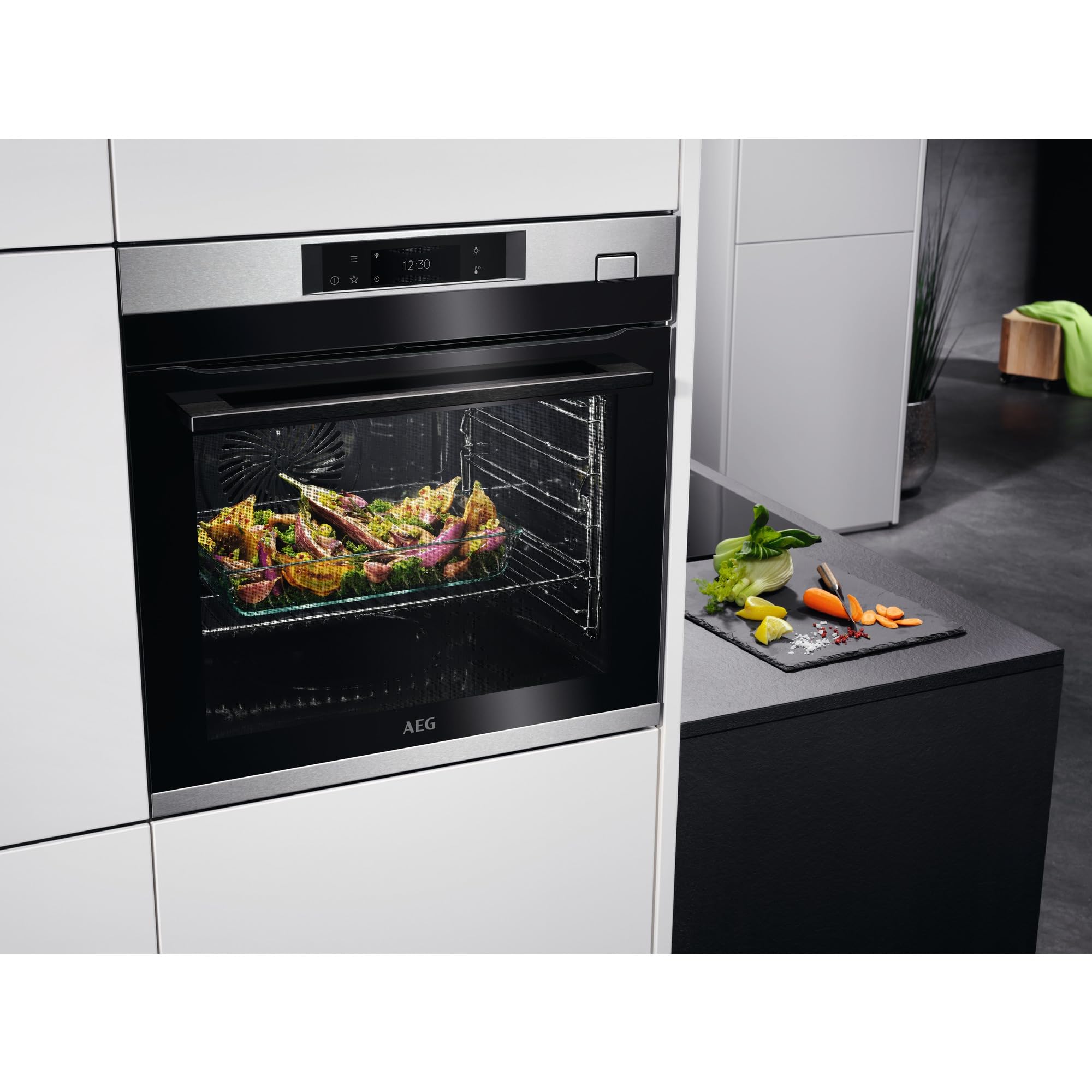 AEG BSE78228BM Dampf-Backofen/Serie 8000 Dampfgaren: 100% Dampf mit automatischem Assistenten/TFT-Full-Touch-Farbdisplay/Dampfreinigung/Kerntemperatursensor/Made in Germany/Schwarz