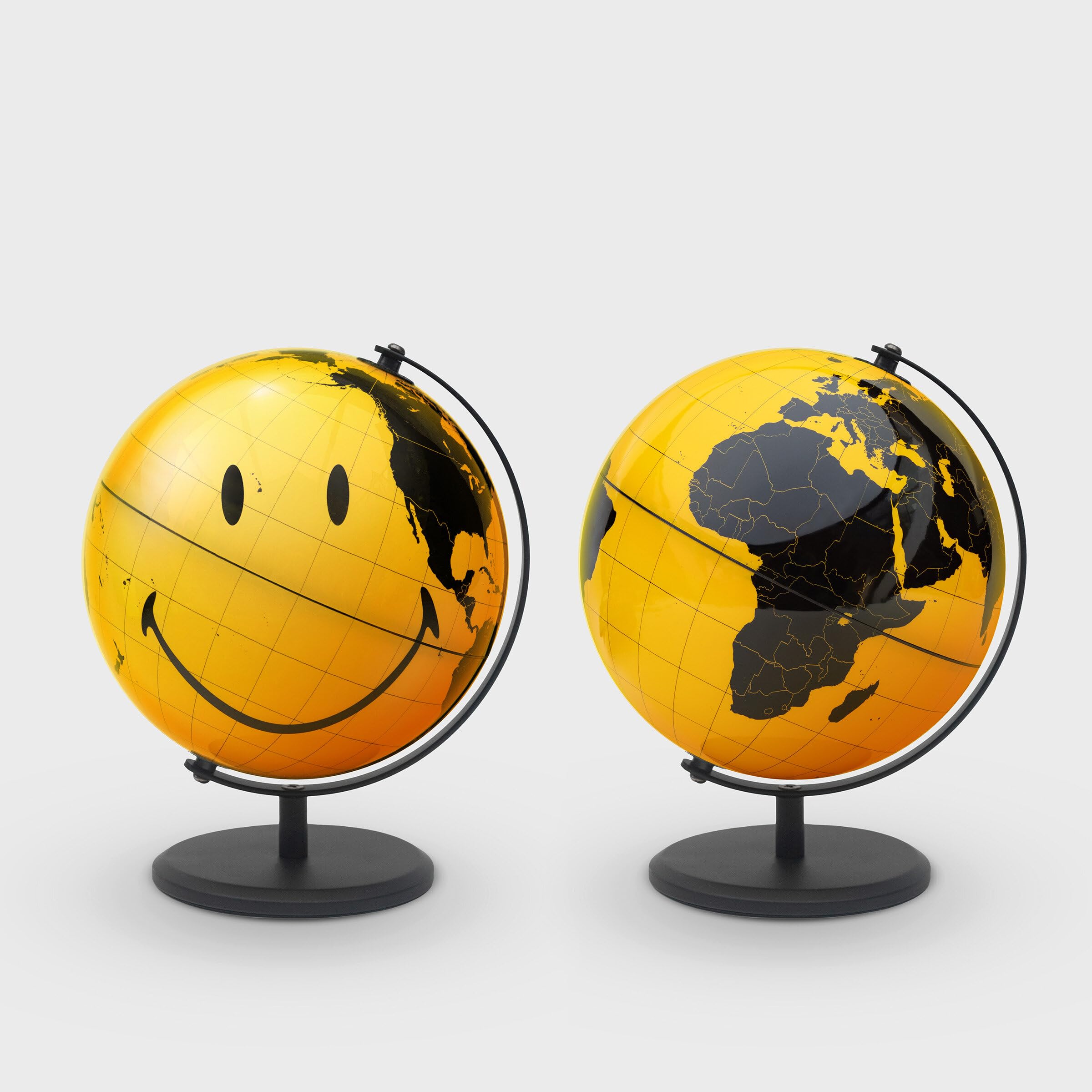 Suck UK Smiley World Globe | Globusy Ziemi i akcesoria do biura domowego | Uśmiechnięta dekoracja biurka i akcesoria biurkowe | Niezwykłe ozdoby do domu i dekoracji biurka | Globus dla dzieci | Żółty