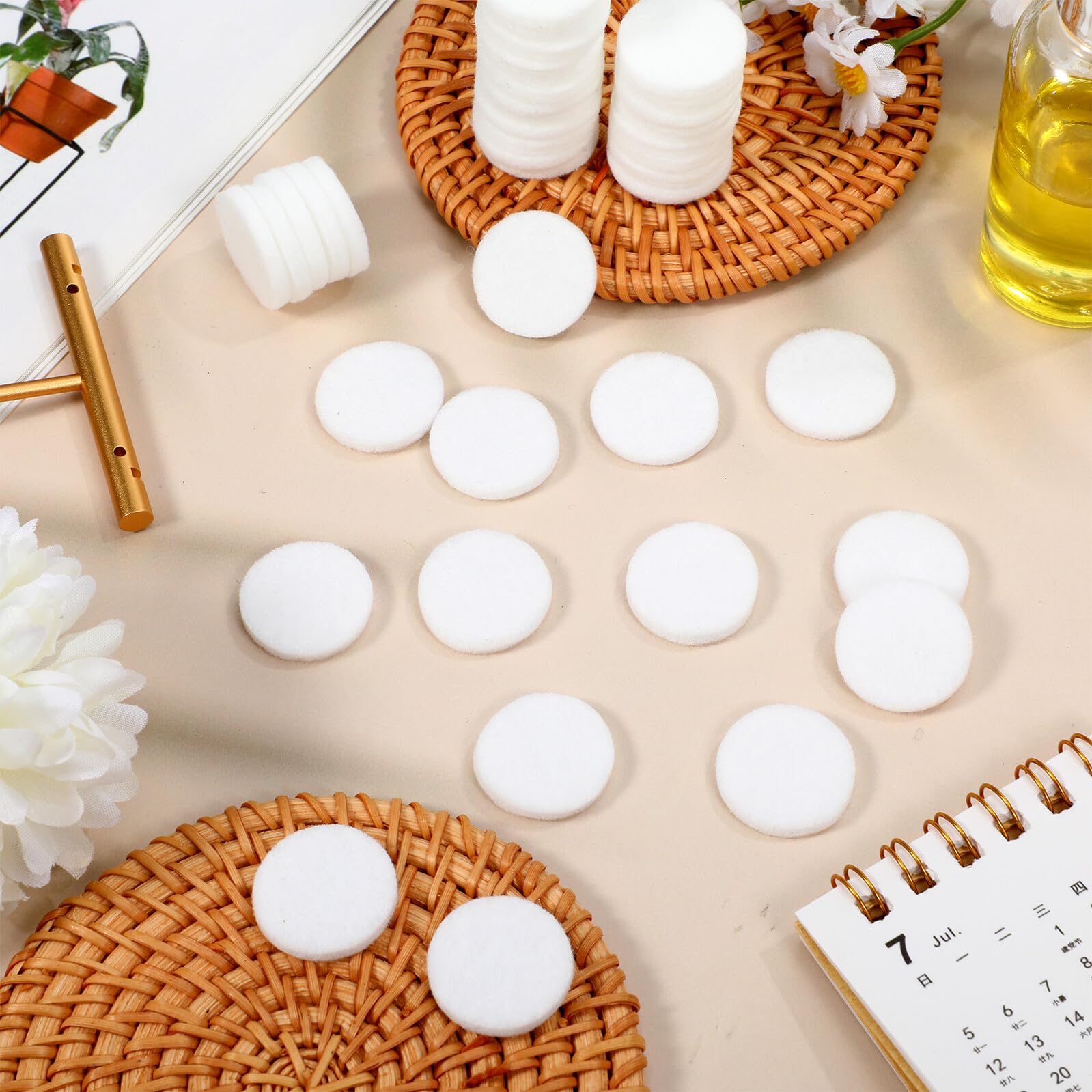 50 Stück Nachfüllpads aus Hautfreundlicher Baumwolle für Aroma Medaillons Duftkissen für Ätherische Öle Diffusor Pads für Duftöl Halsketten
