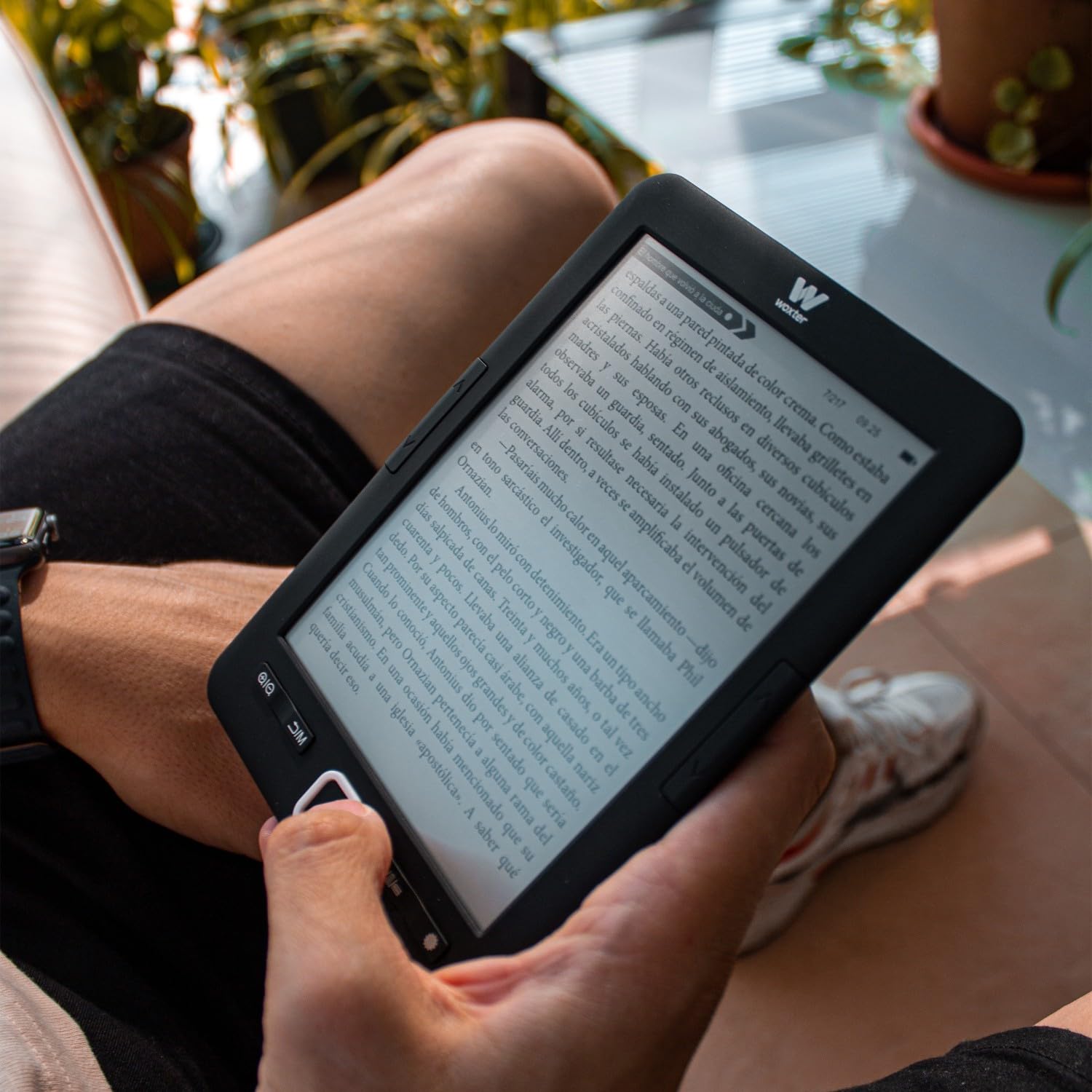 Woxter E-Book Scriba 195 Black-Electronic Book Reader 6 "(1024x758, E-Ink Pearl Plus White Screen, EPUB, PDF) Micro SD, spart mehr als 4000 Bücher, Aufkleber, Schwarz
