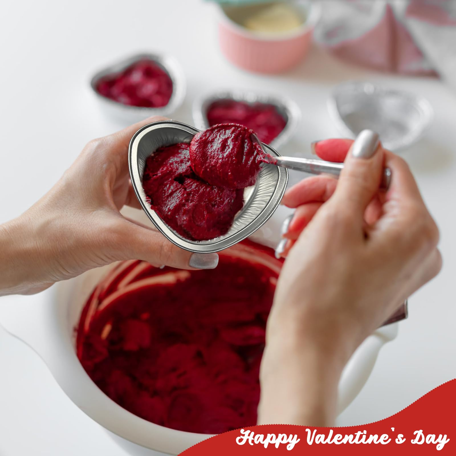 100 moldes para tartas en forma de corazón con tapas, mini moldes de papel de aluminio para hornear cupcakes de 3.4 onzas, recipientes desechables en forma de corazón para el día de San Valentín, día