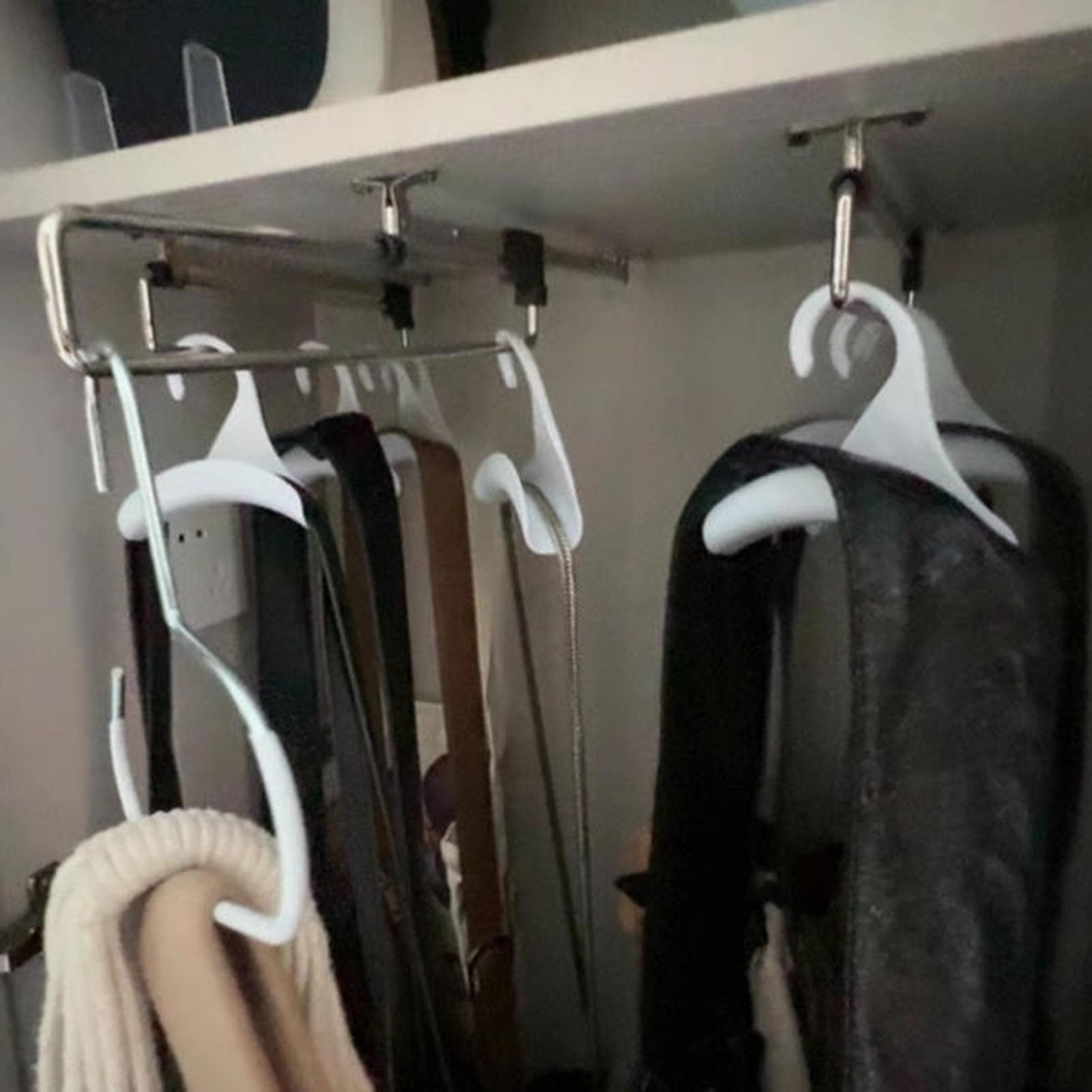 Genérico Perchero retráctil para Pantalones - Barra Resistente para Colgar Ropa, Capacidad de Carga de 25 kg, Vaqueros y chales, diseño Que Ahorra Espacio, 300 mm de Ancho, 1 Unidad.