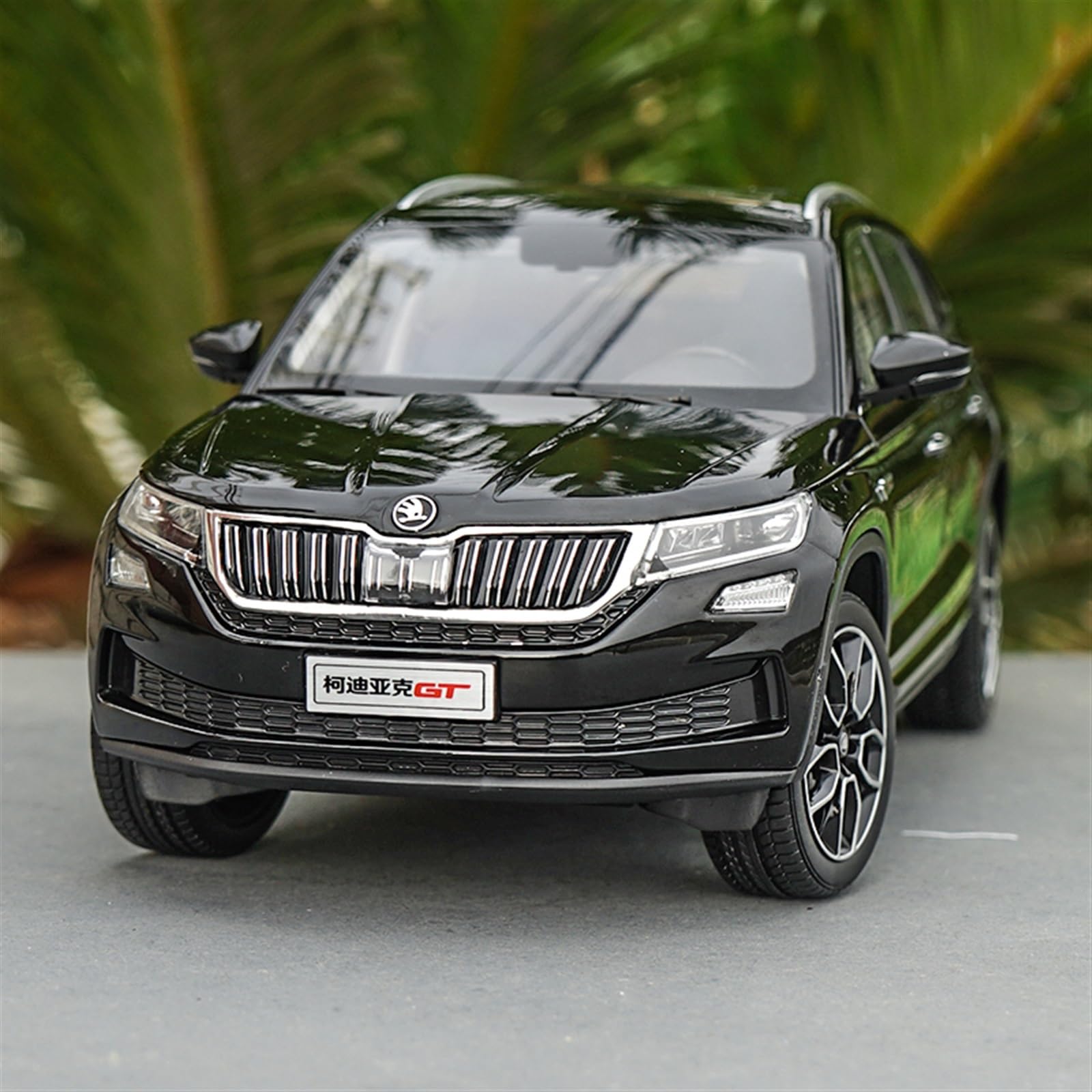 Scale Finished Model Car 1/18 For Skoda Kodiaq GT SUV Scale Metal