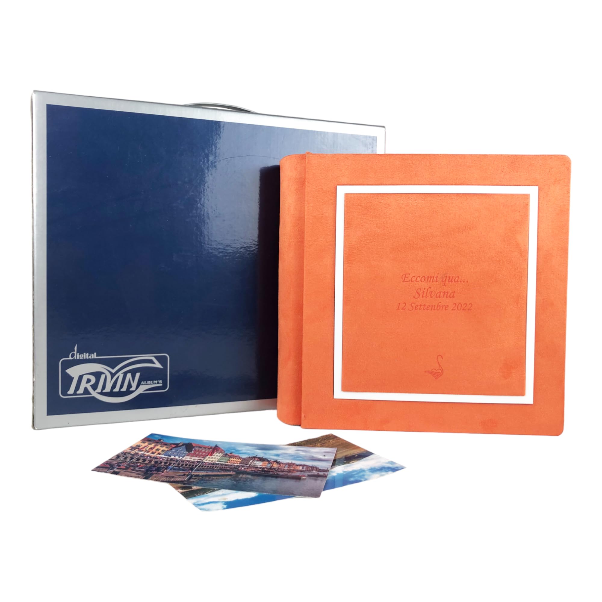 Album Fotografico Artigianale Elegante in Tessuto Alcantara, Personalizzabile con Incisione. Ideale per Matrimonio, Anniversario, Comunione, Battesimo, Tutti gli eventi (Arancio)