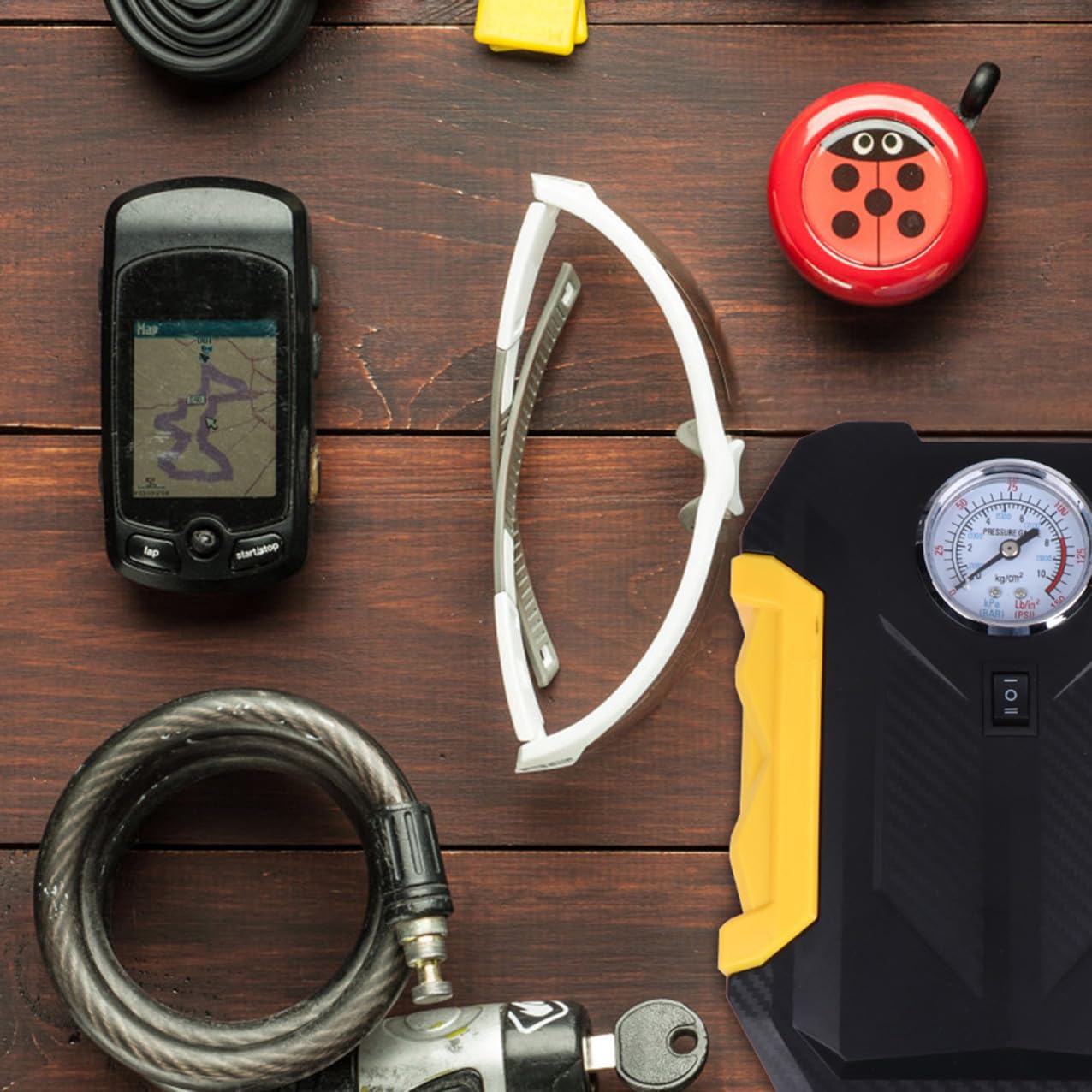 Bomba de Aire Eléctrica Portátil para Bicicleta y Vehículo Todoterreno con Pantalla Digital Inteligente y Batería de 2000mah en Plástico y Metal Amarillo