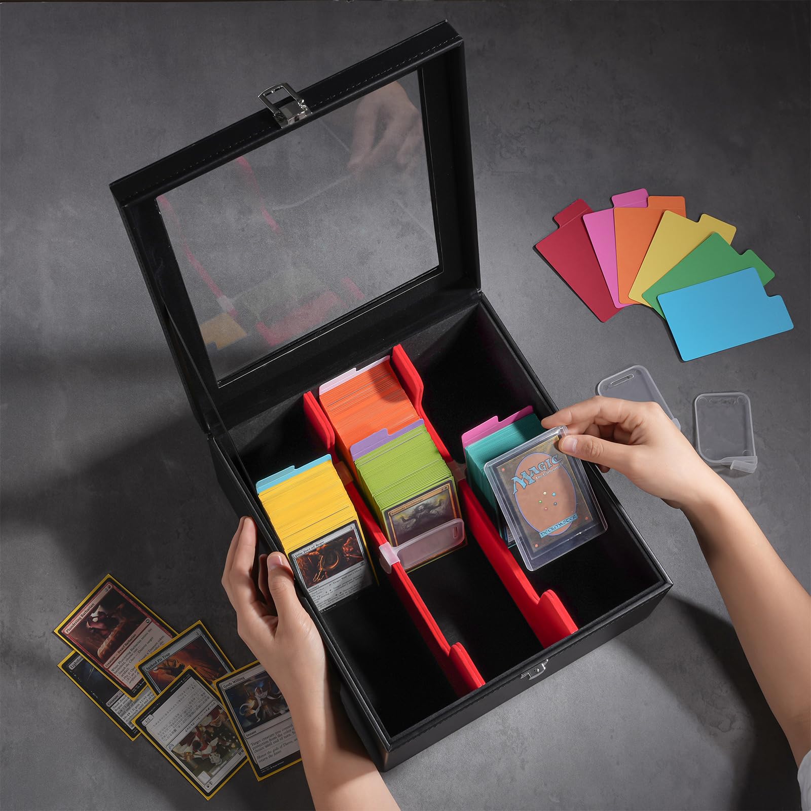 ProCase Boîte à Cartes avec couvercle transparent, Boîte de rangement pour cartes à collectionner/MTG/TCG/Yugioh/Sports Cards/Top Loader - Noir Rouge