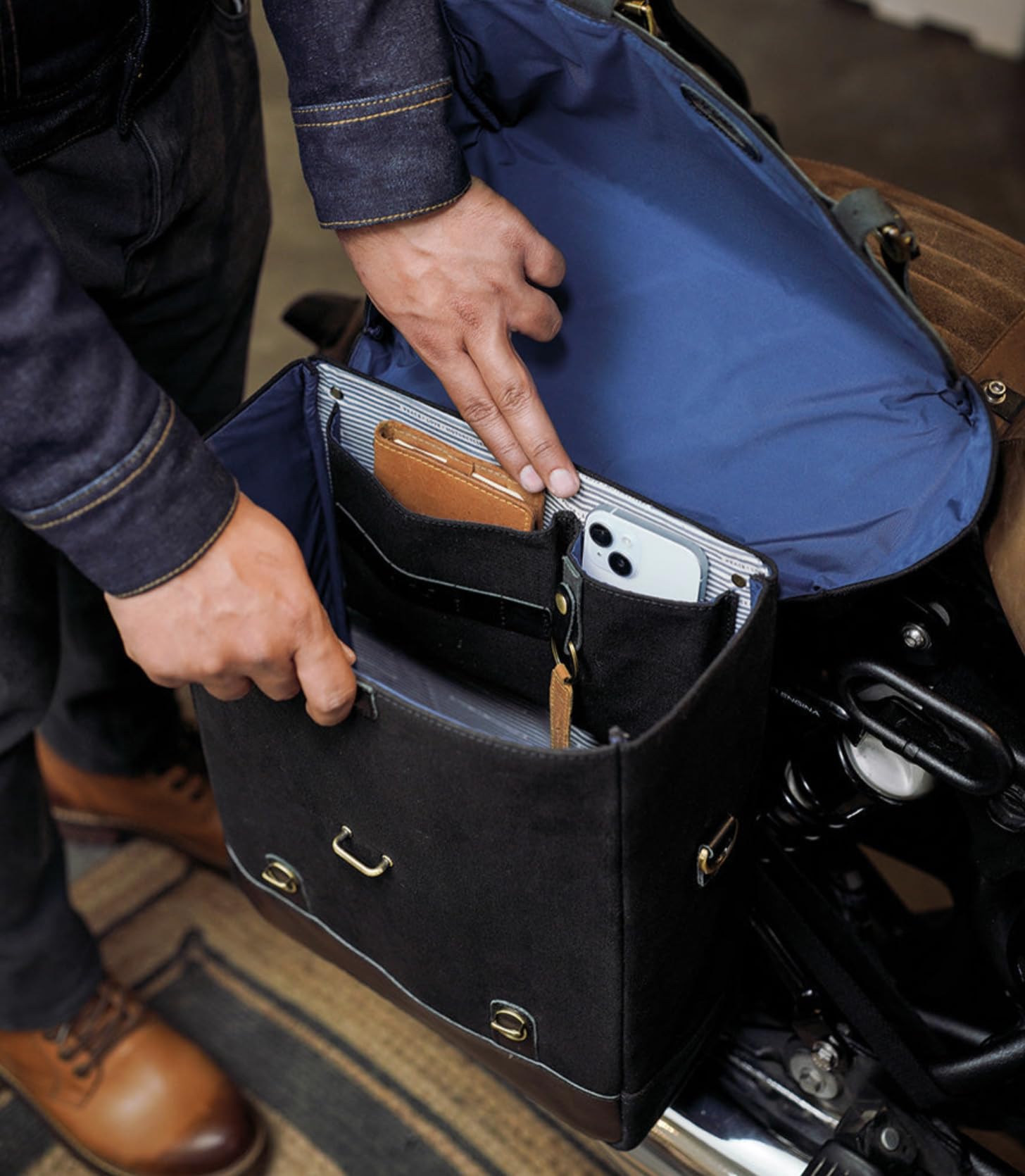 Borsa Laterale Ventura in Canvas & Pelle x Trip Machine Nera Destra
