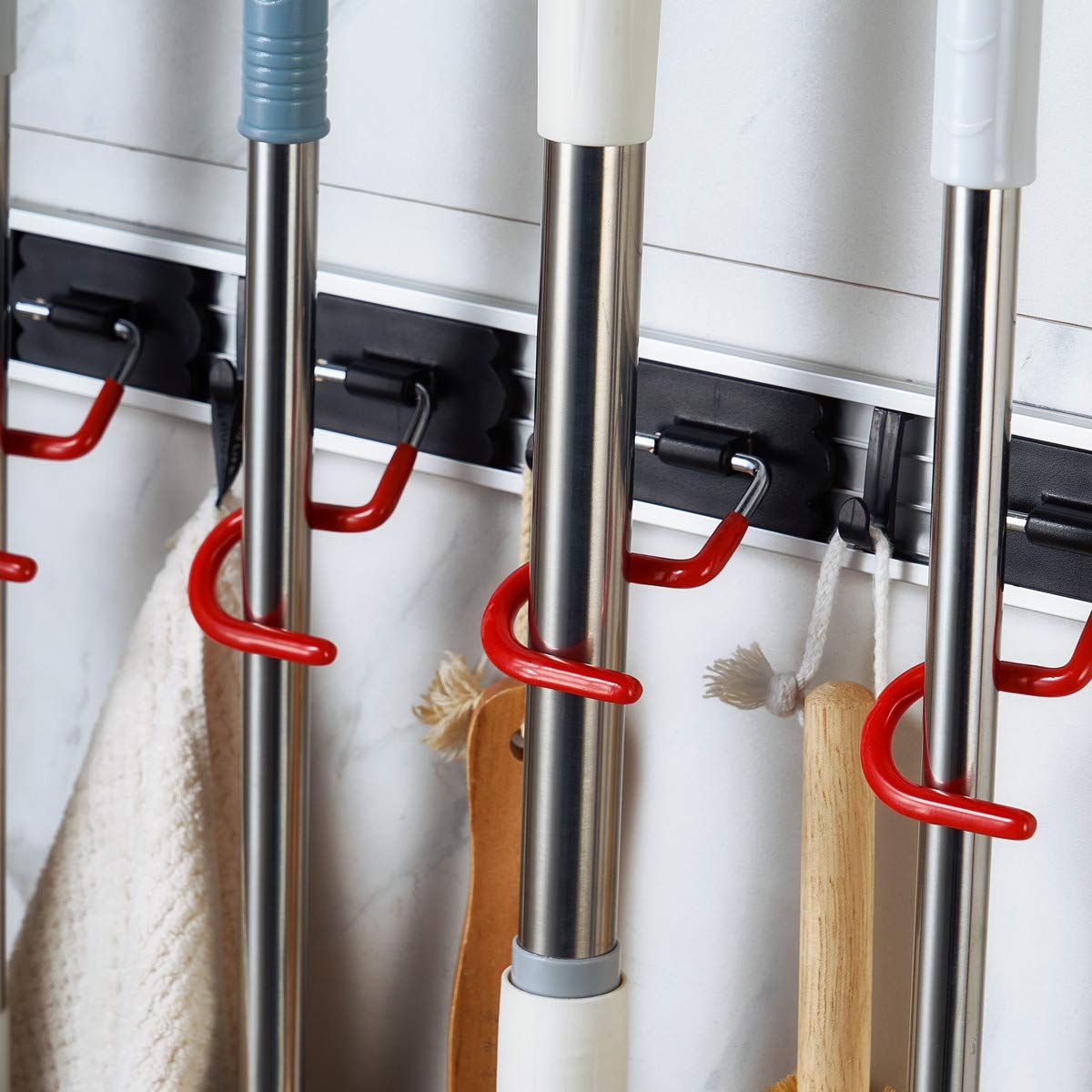 QBOSO - Soporte para escoba y trapeador montado en la pared, de acero inoxidable, tipo S, organizador antideslizante para trapeador (17 pulgadas, 4 posiciones, 3 ganchos, rojo negro) 6