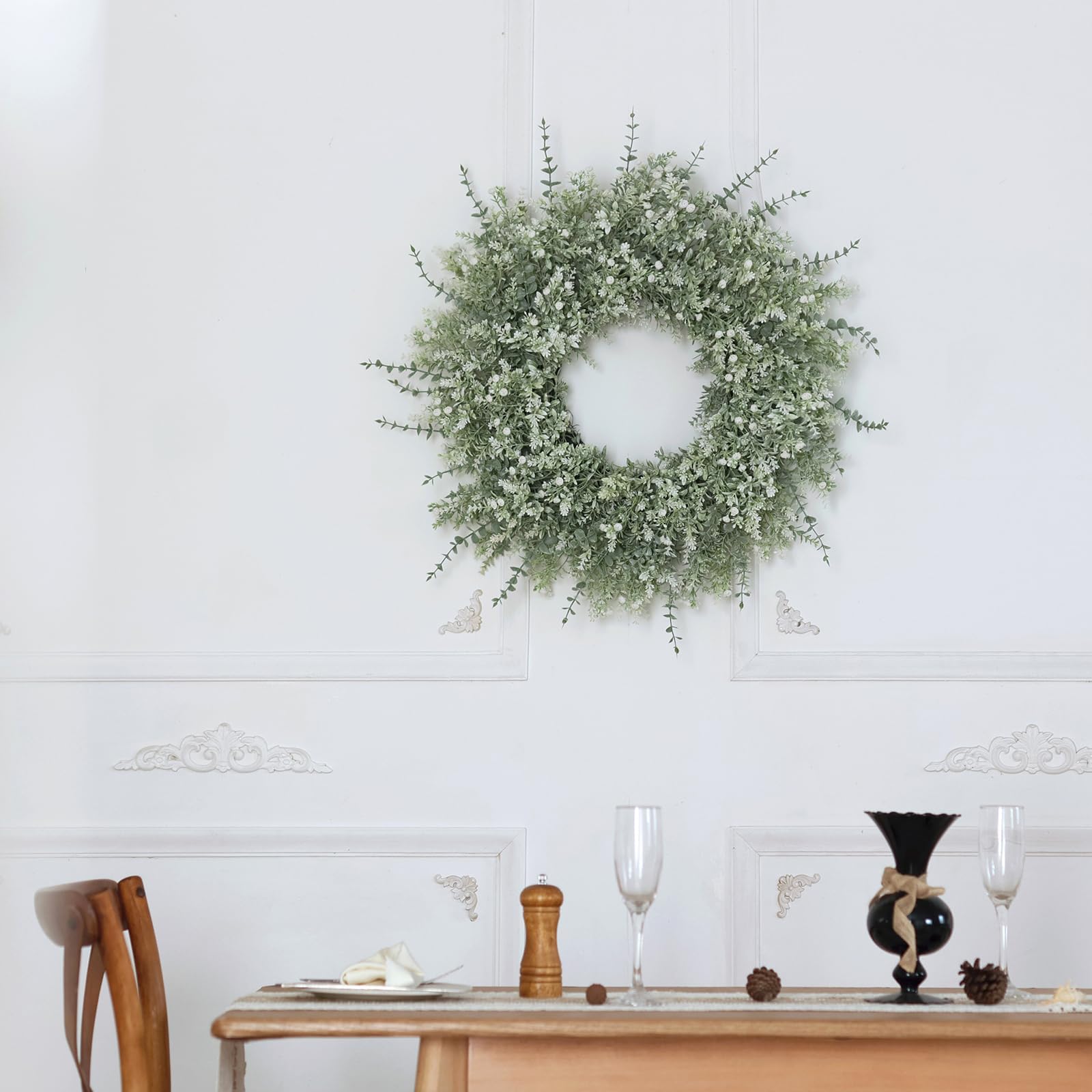 Corona grande de eucalipto de 26 pulgadas para puerta delantera, porche, eucalipto artificial y lavanda con flores de aliento de bebé para el hogar, decoración de pared de granja, primavera, verano