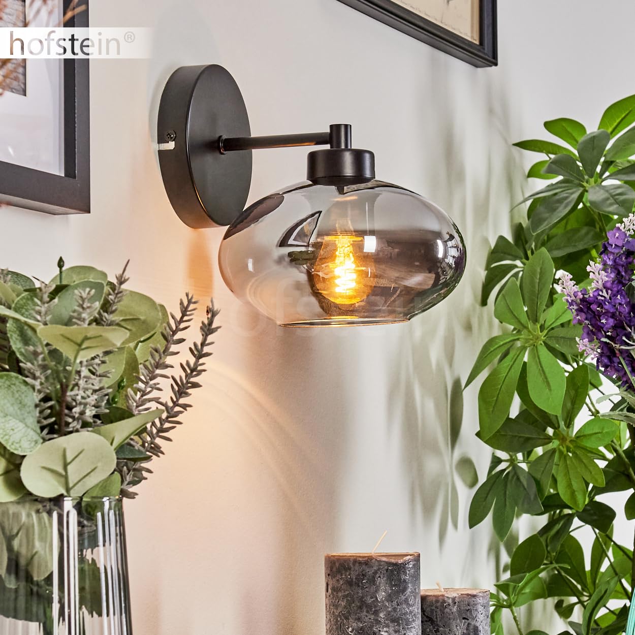 Wandleuchte Haikala, moderne Wandlampe aus Metall/Glas in Schwarz/Rauchfarben, Retro/Vintage Leuchte Up mit Schirm aus Rauchglas (Ø 18,5 cm), 1-flammig, 1 x E27, ohne Leuchtmittel