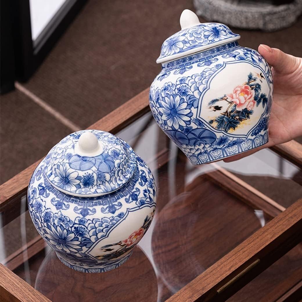 青と白の花柄染付壷