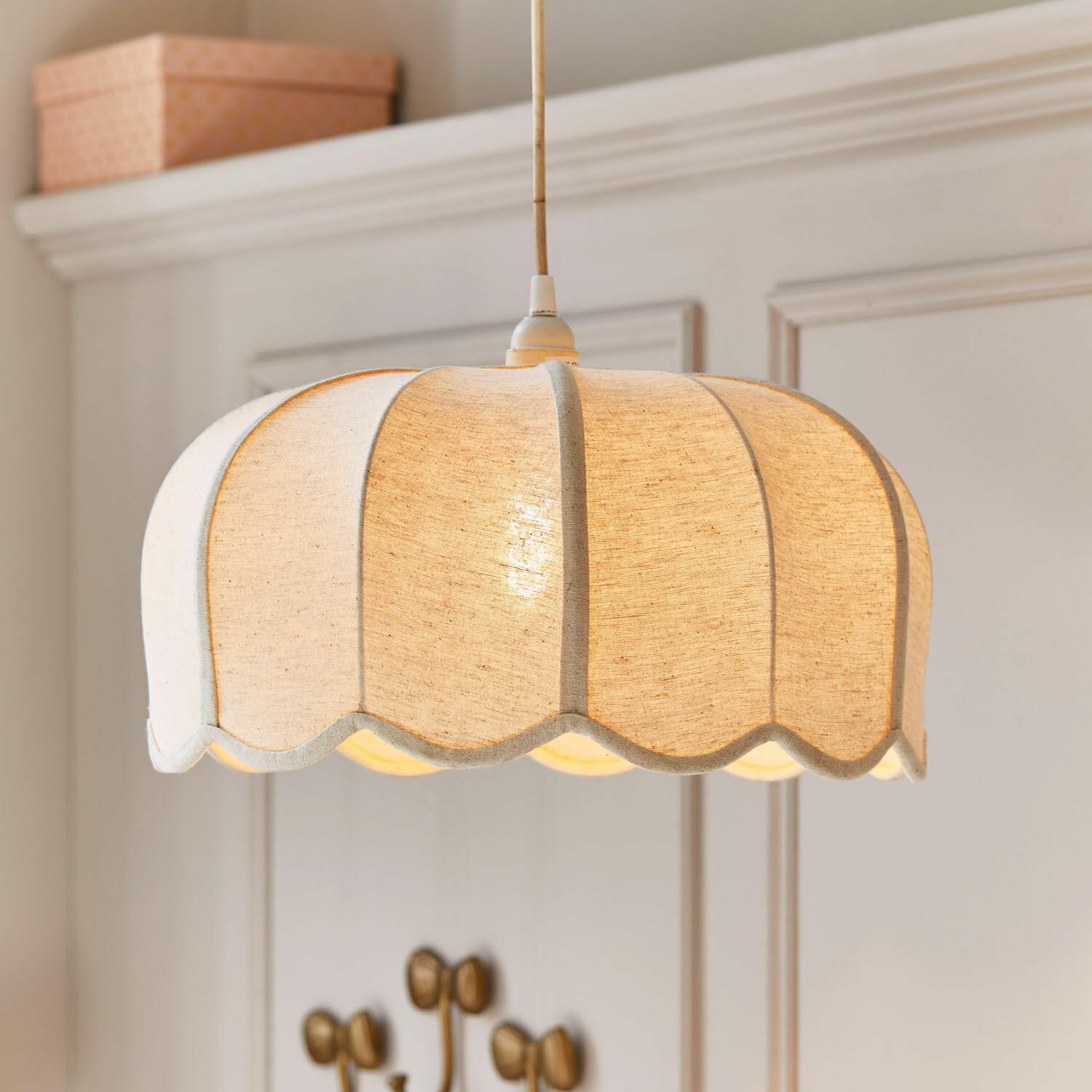 Loberon Ljosna Lampada a Sospensione - Paralume dal Look retrò - Luce piacevolmente Calda, Crema
