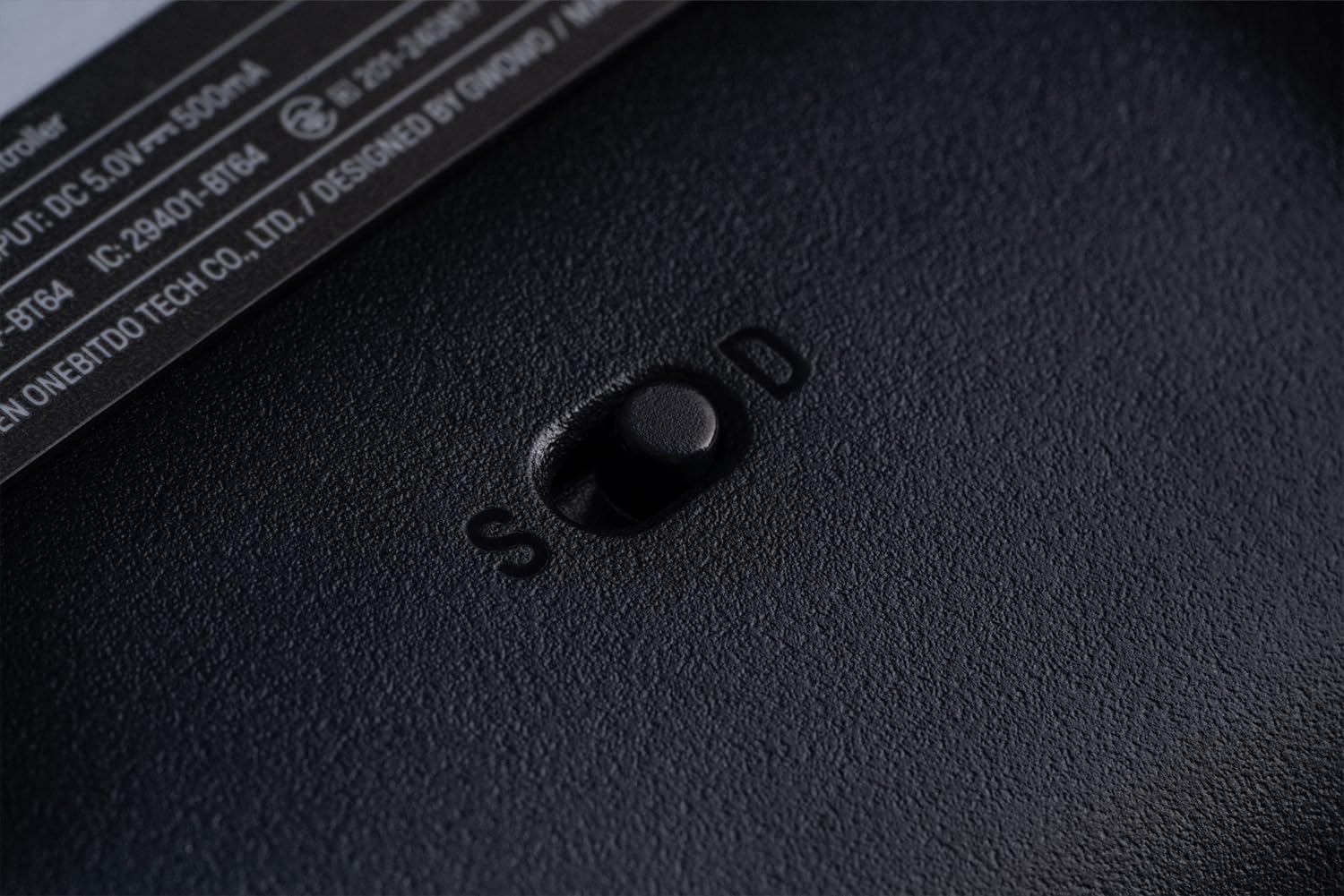 Close-up of the S/D mode switch on the back of the 8BitDo 64 Bluetooth Controller.