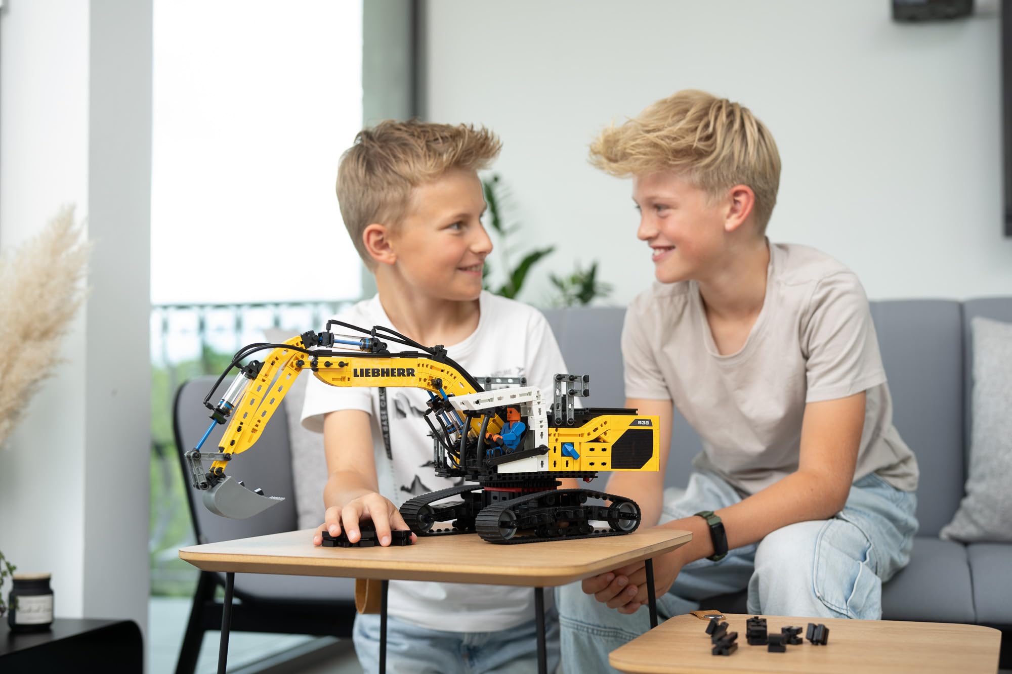 Image secondaire de Kit de Construction Pelle Pneumatique Liebherr R938 - fischertechnik