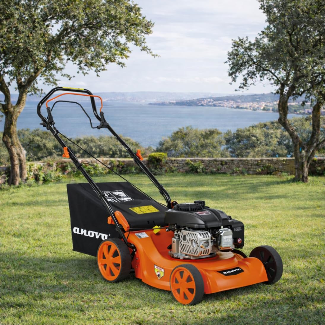 ANOVA - Cortacésped Gasolina 4T | 1,9 KW | 131 CC | Ancho Cuchilla 410 MM | Velocidad 2800/MIN | Alturas 25-75 MM (7 POS) | para Mantenimiento de Césped en Jardines y Zonas Verdes | Diseño Robusto