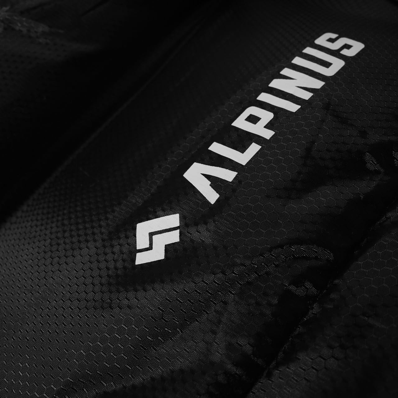 Alpinus - Śpiwór Turystyczny Warm 1350, Śpiwór Kopertowy 215 cm x 80 cm, Pokrowiec z Możliwością Kompresji, Dwukierunkowe Zamki- czarny AC11317 Lewy