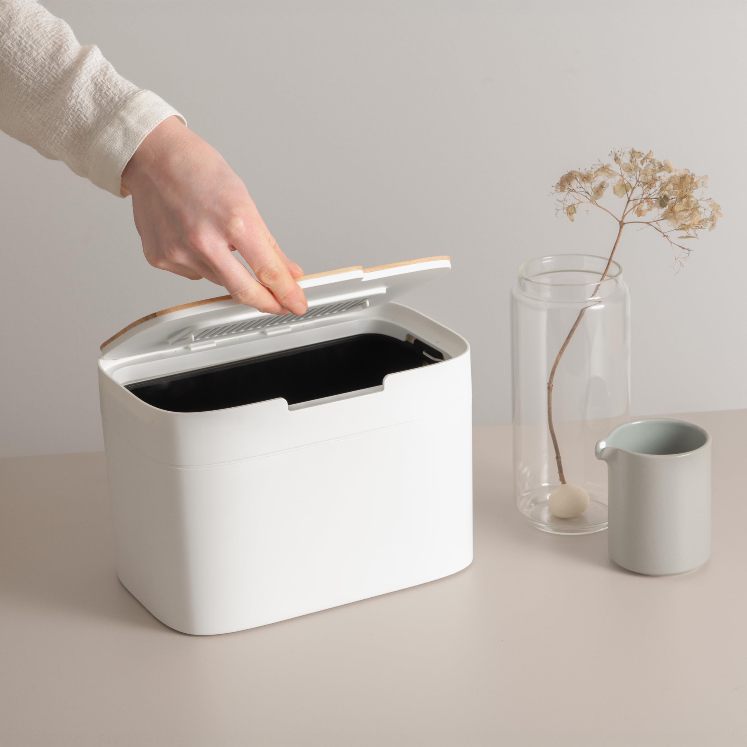 Poubelle Compost KAZAI 'Elin' 4,5L Bac à Compost Organique avec Couvercle en Bois & Filtre, Composteur de Cuisine sans Odeur, Lavable au Lave-Vaisselle, Blanc cassé/Bambou